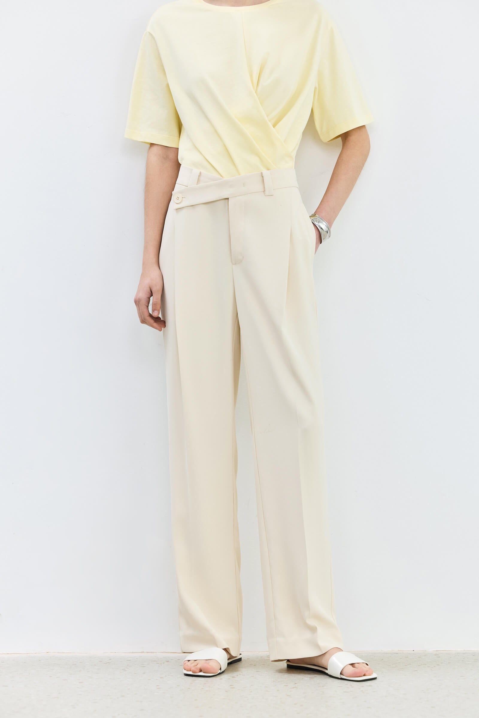 #color_Off White