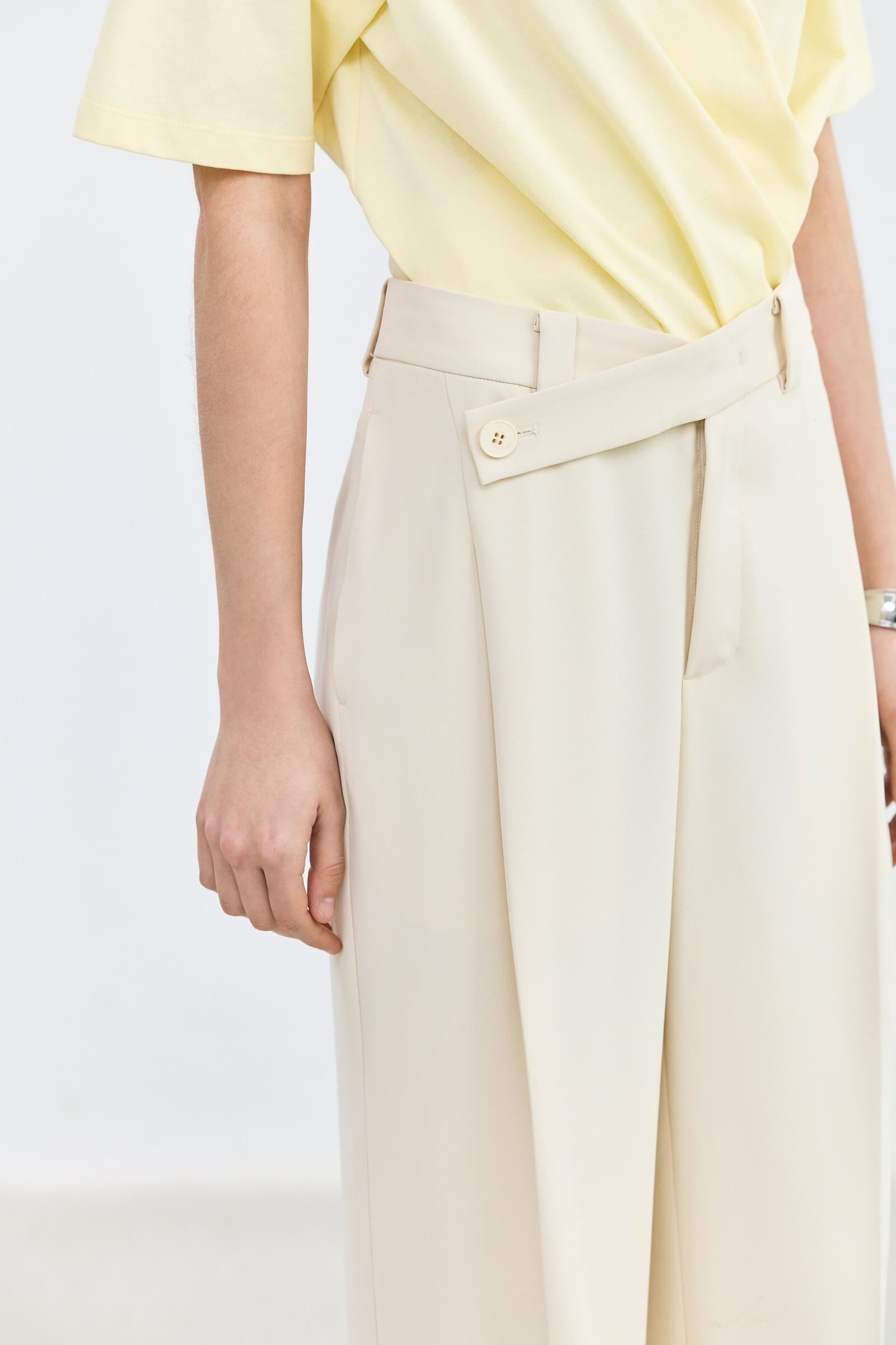 #color_Off White