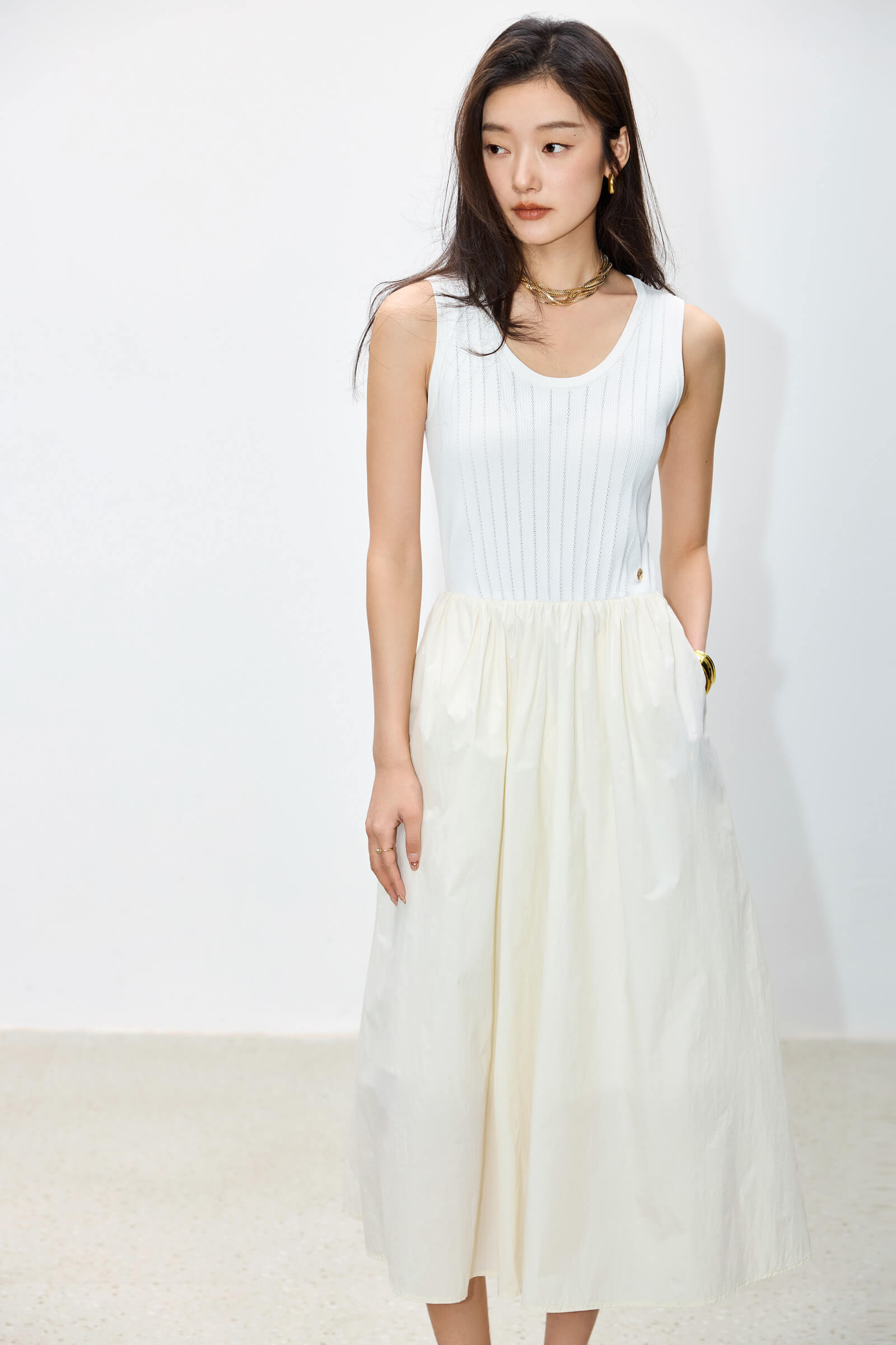 #color_Off White