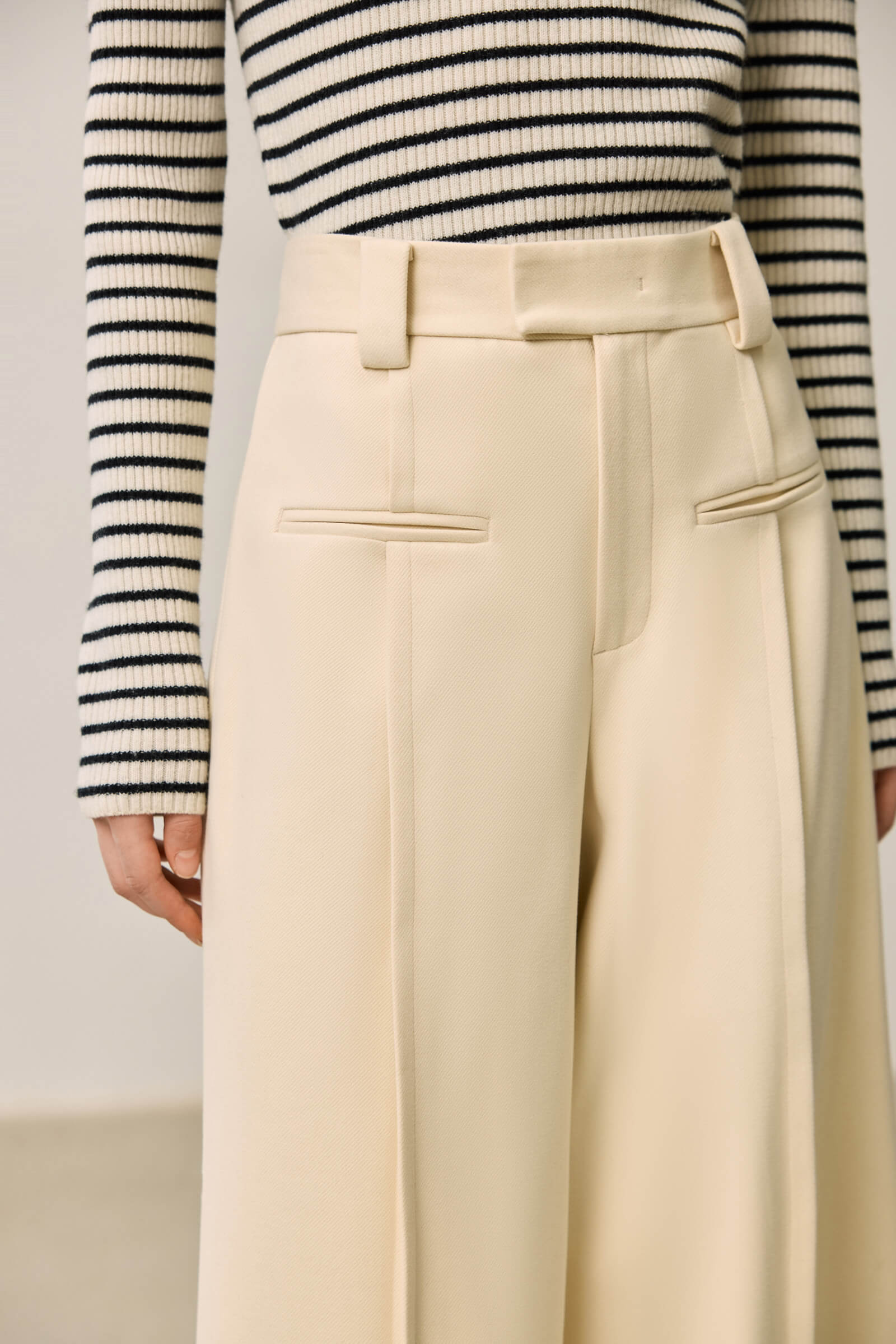 #color_Off White