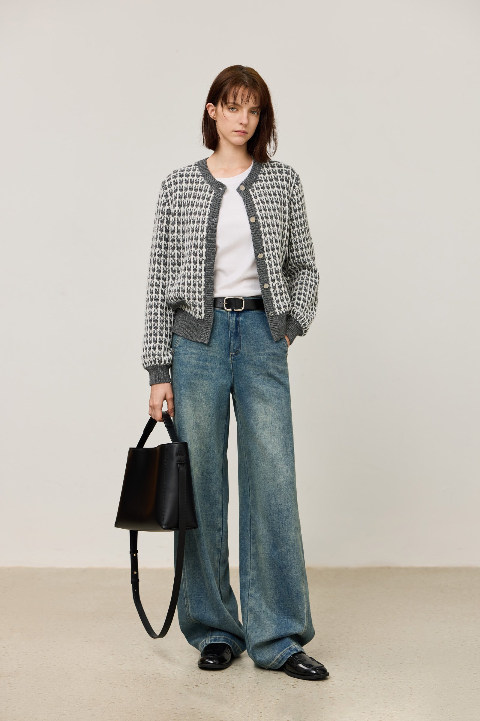 LILY Gray-Tone Plaid Crewneck Knit Cardigan – LILY Official Store
