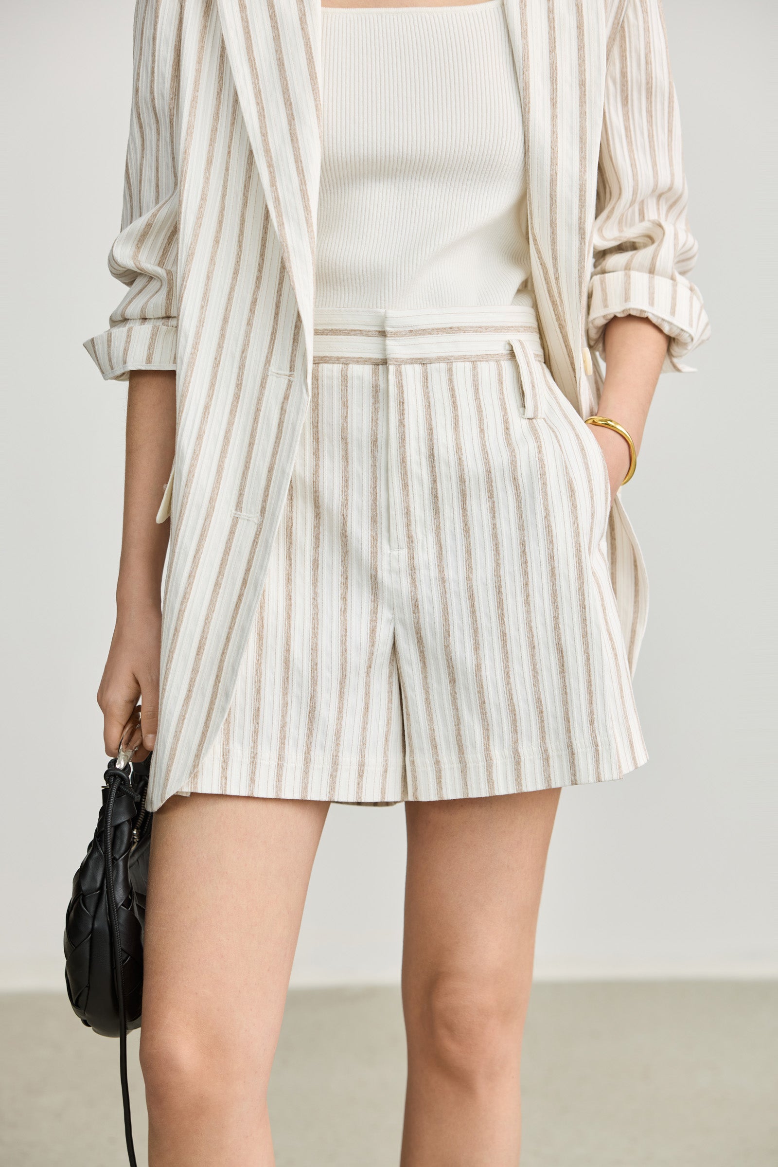 #color_Off White