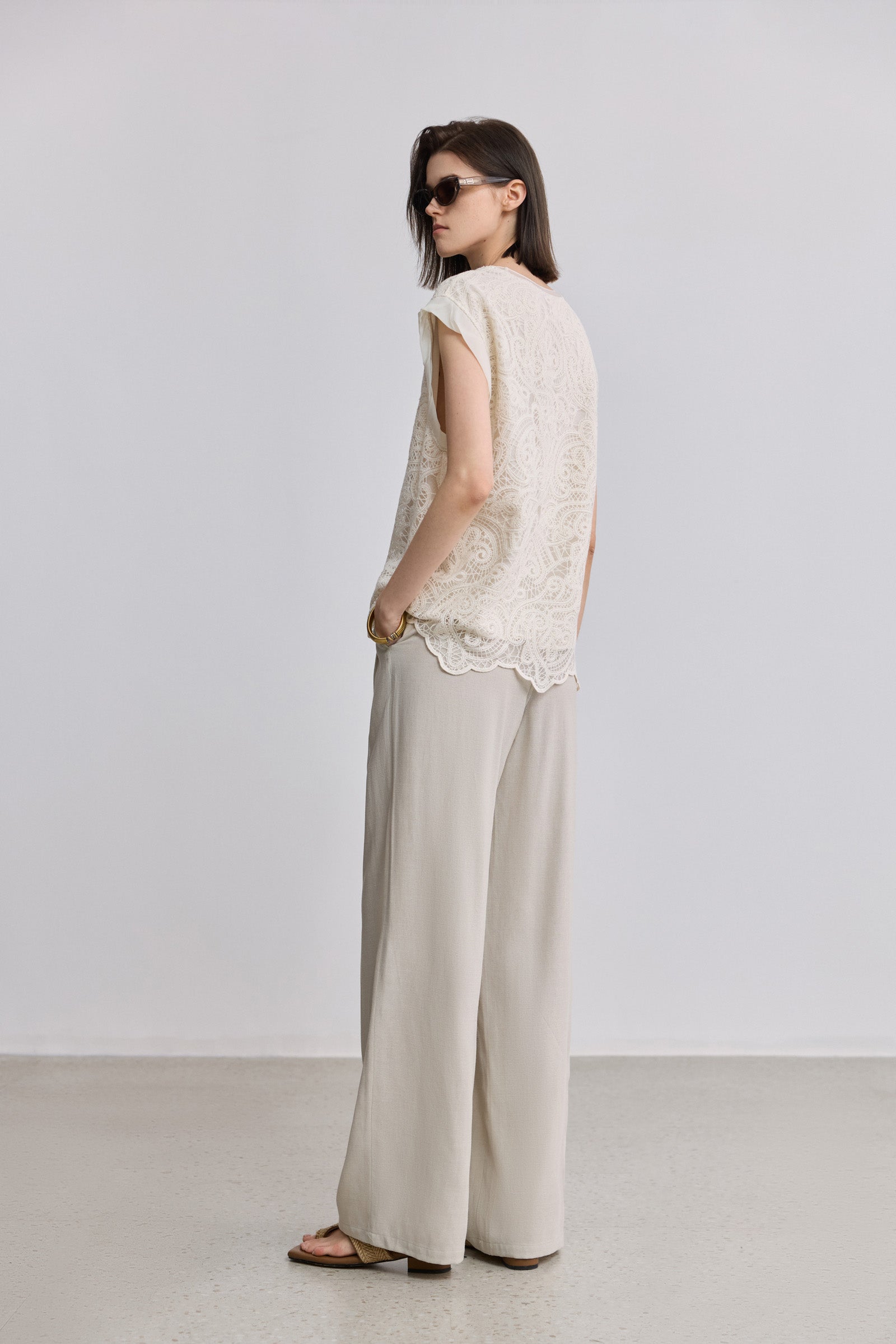 #color_Off White
