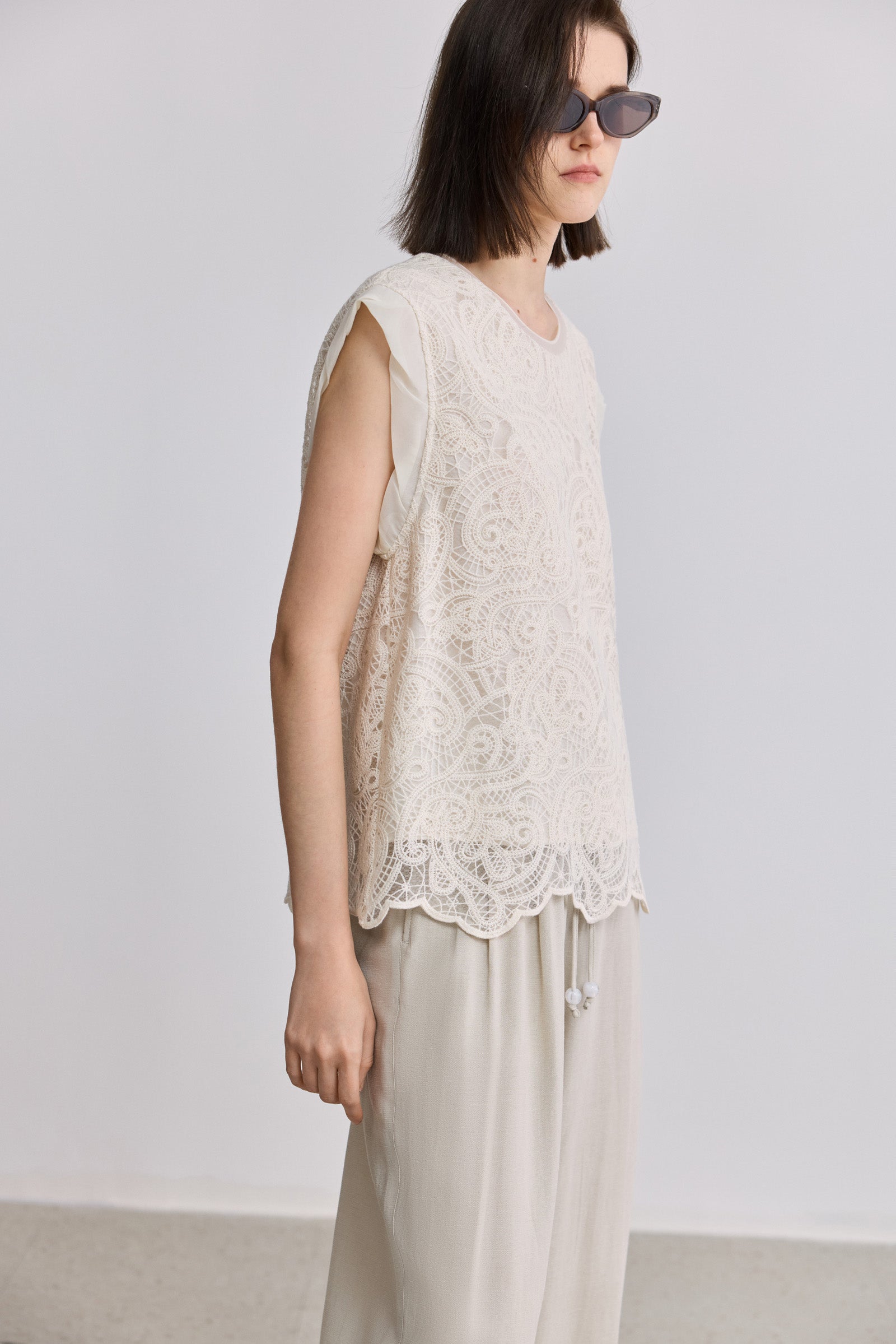#color_Off White