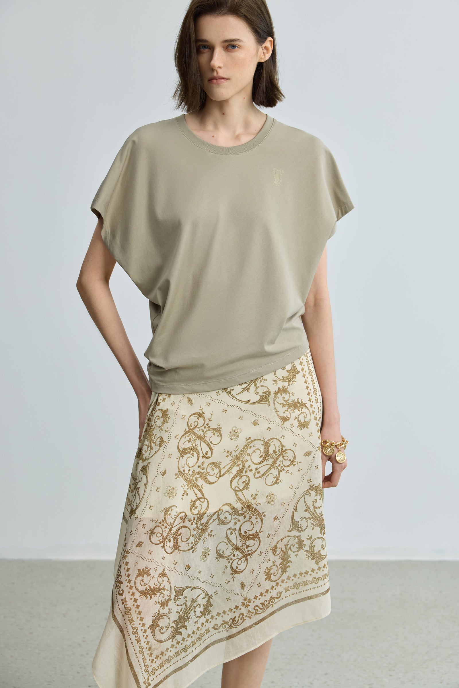 #color_Grayish Green