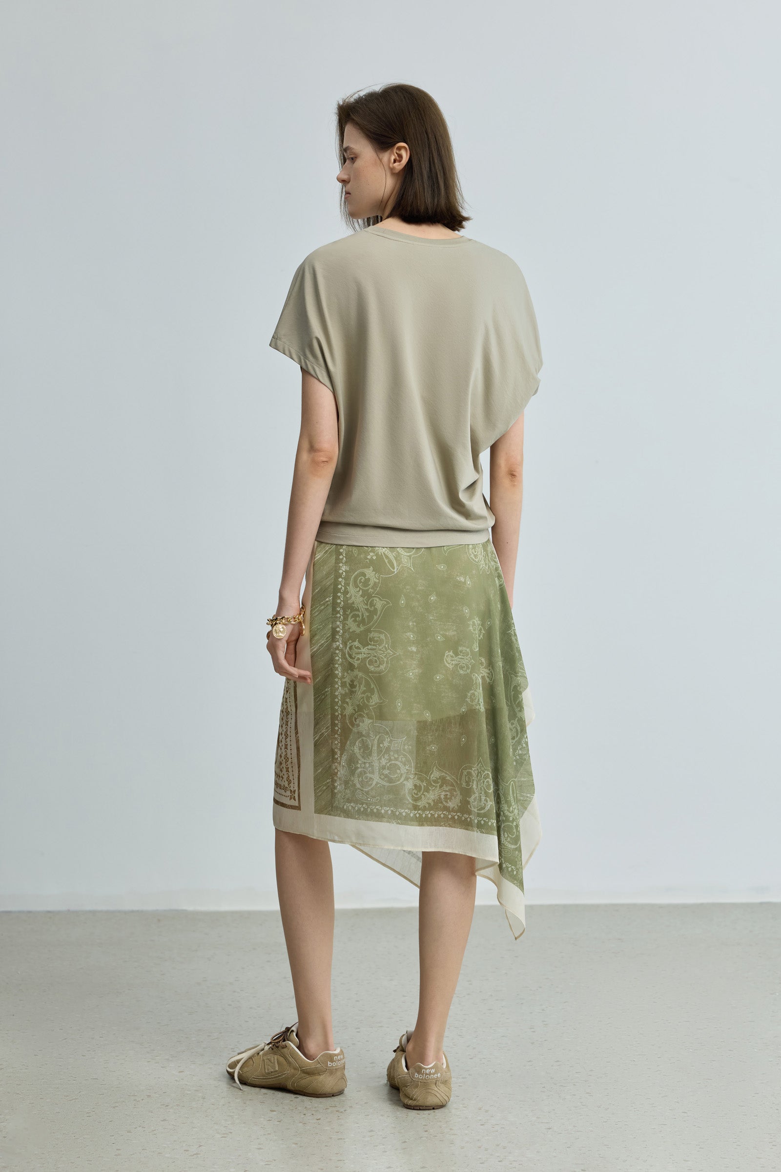 #color_Grayish Green