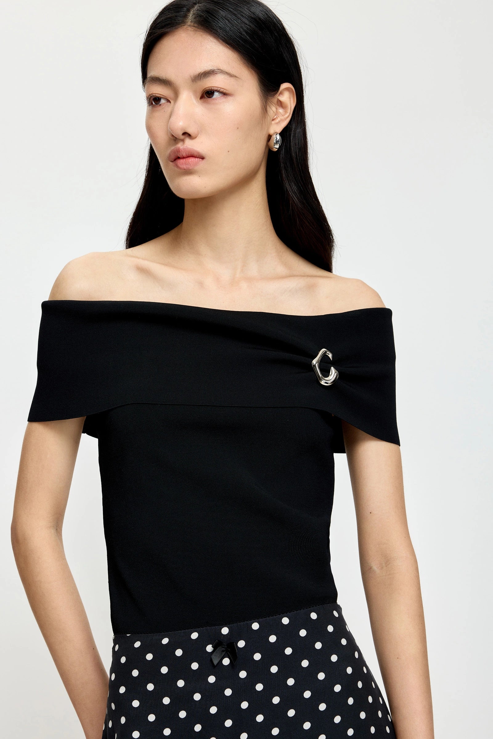 LILY Off-Shoulder Fitted Knit Top – LILY Official Store
