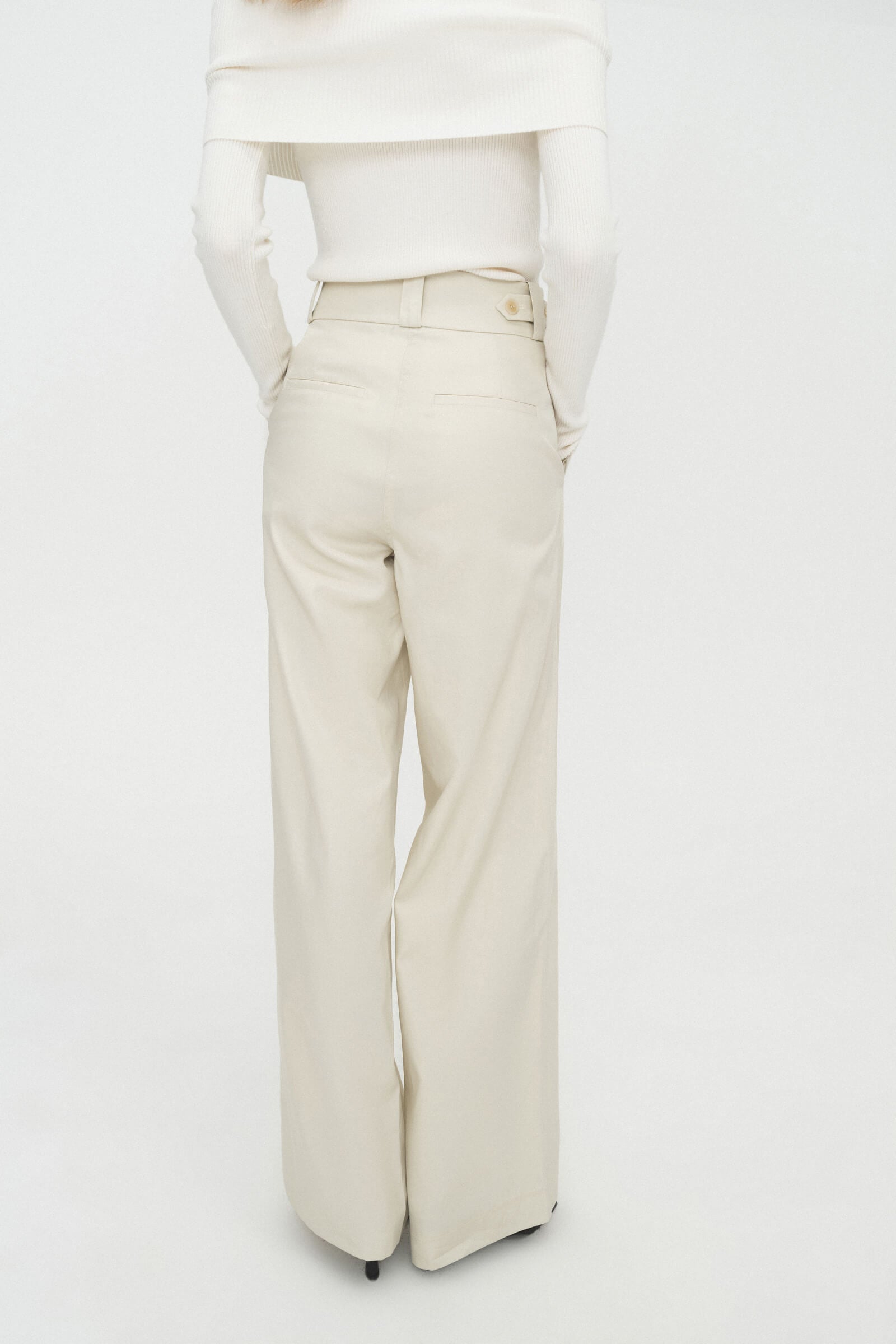 #color_Ivory