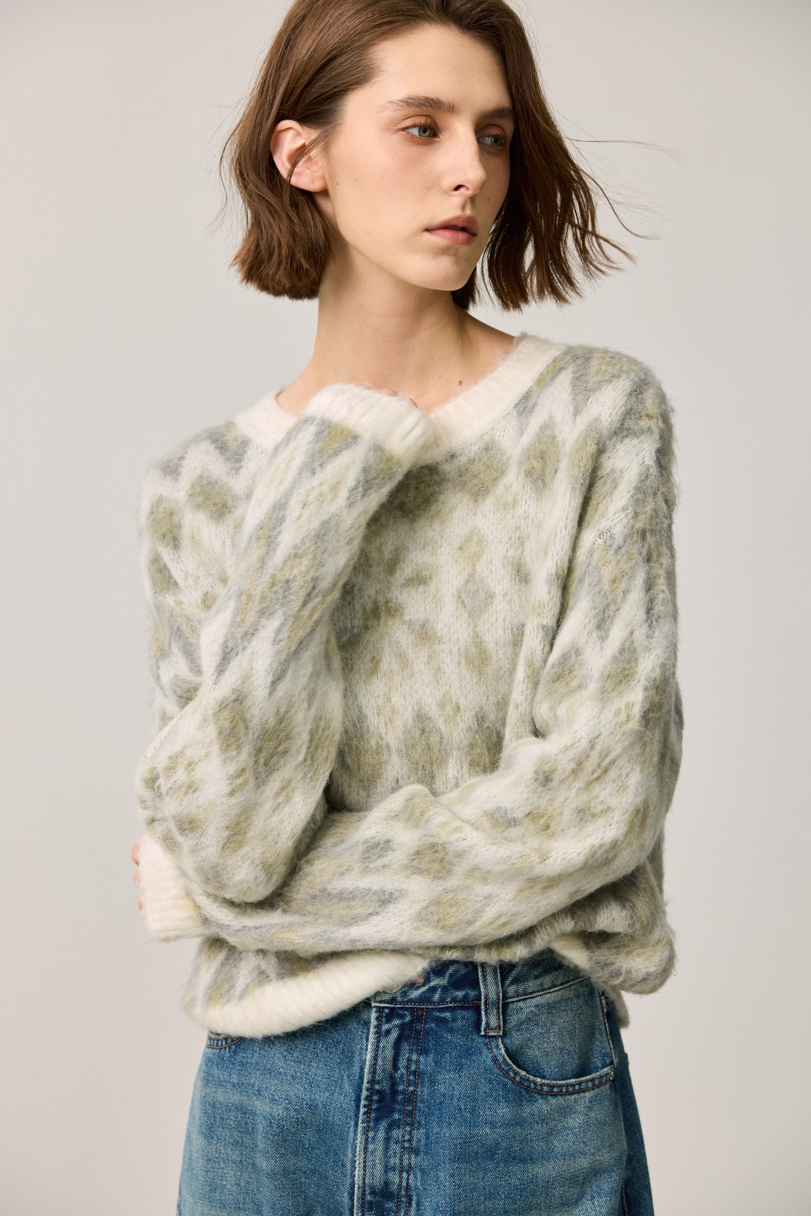 #color_Grayish Green