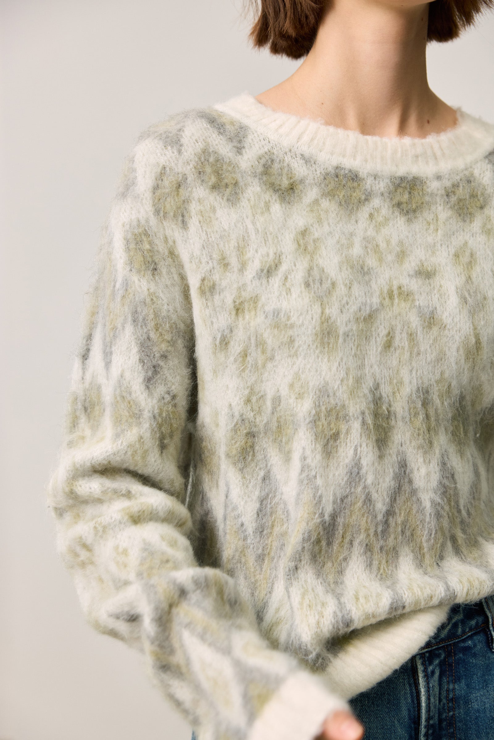 #color_Grayish Green