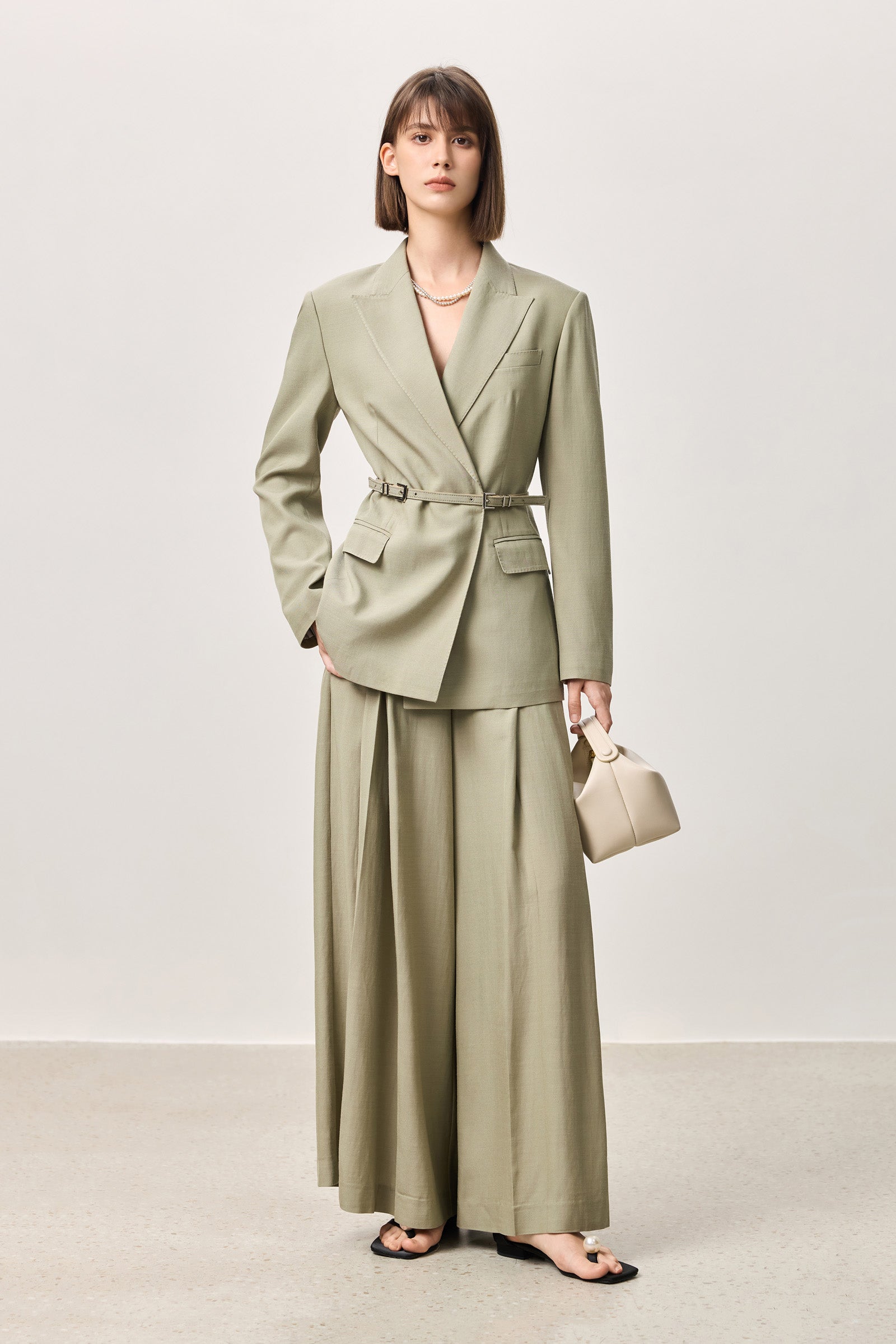 #color_Grayish Green