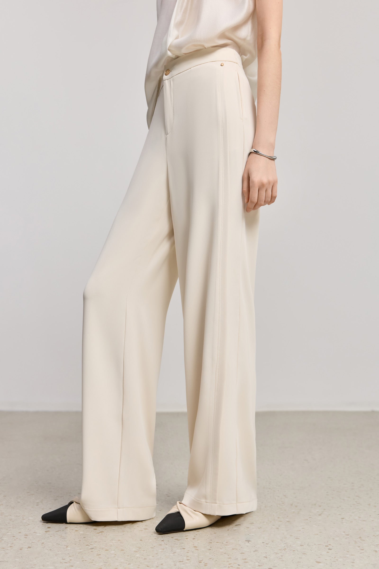 #color_Off White