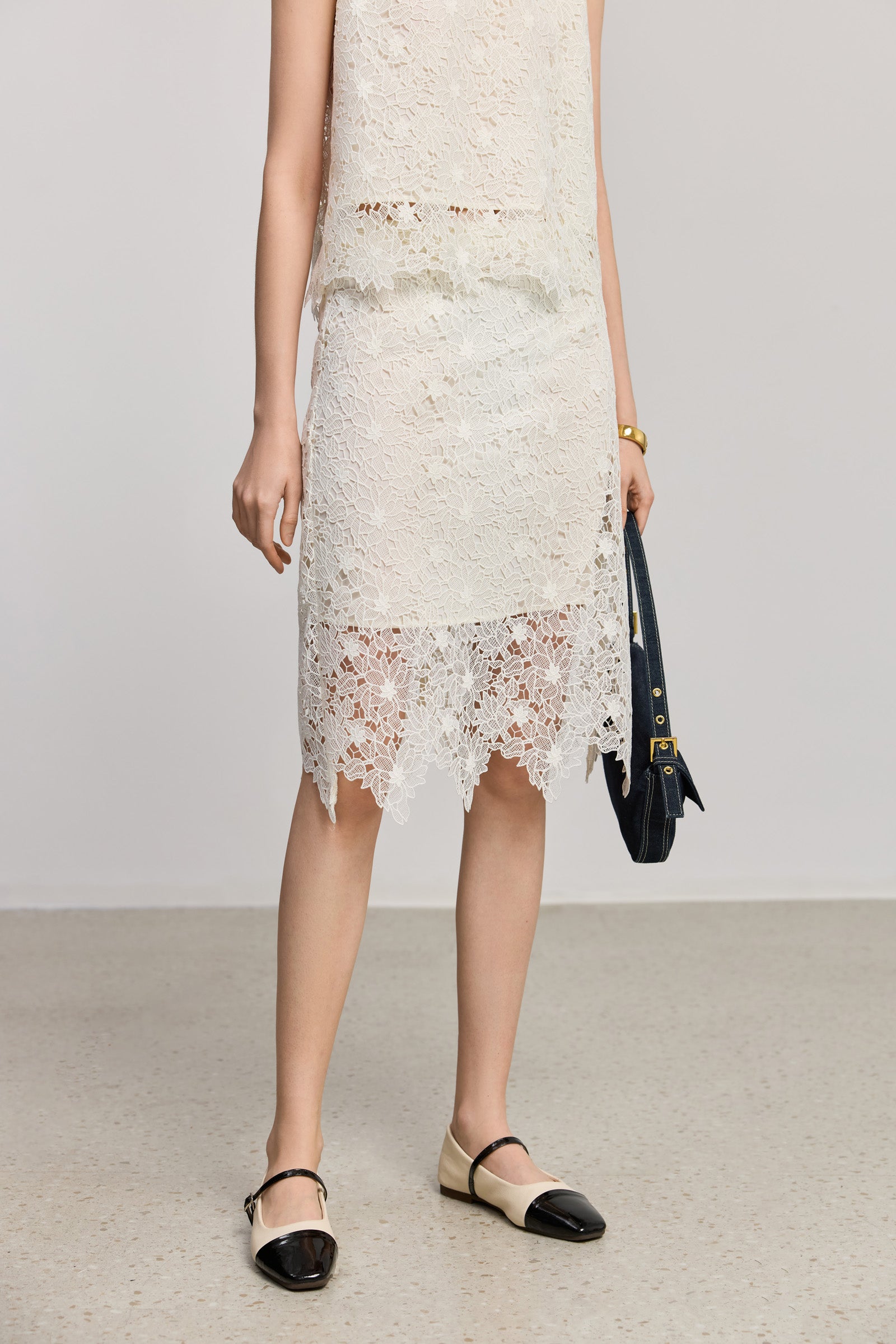 #color_Off White