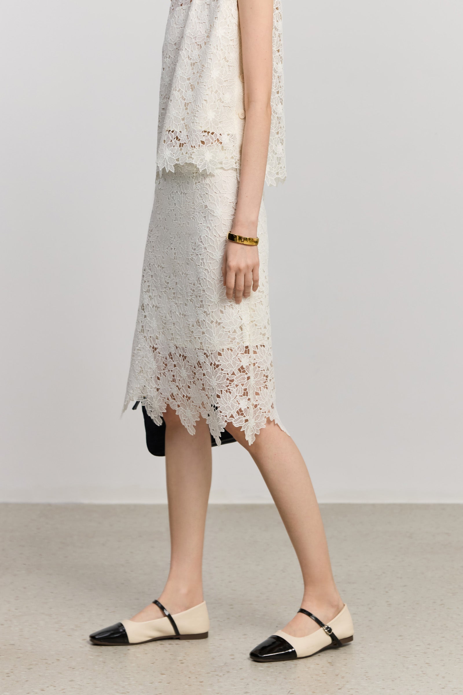 #color_Off White