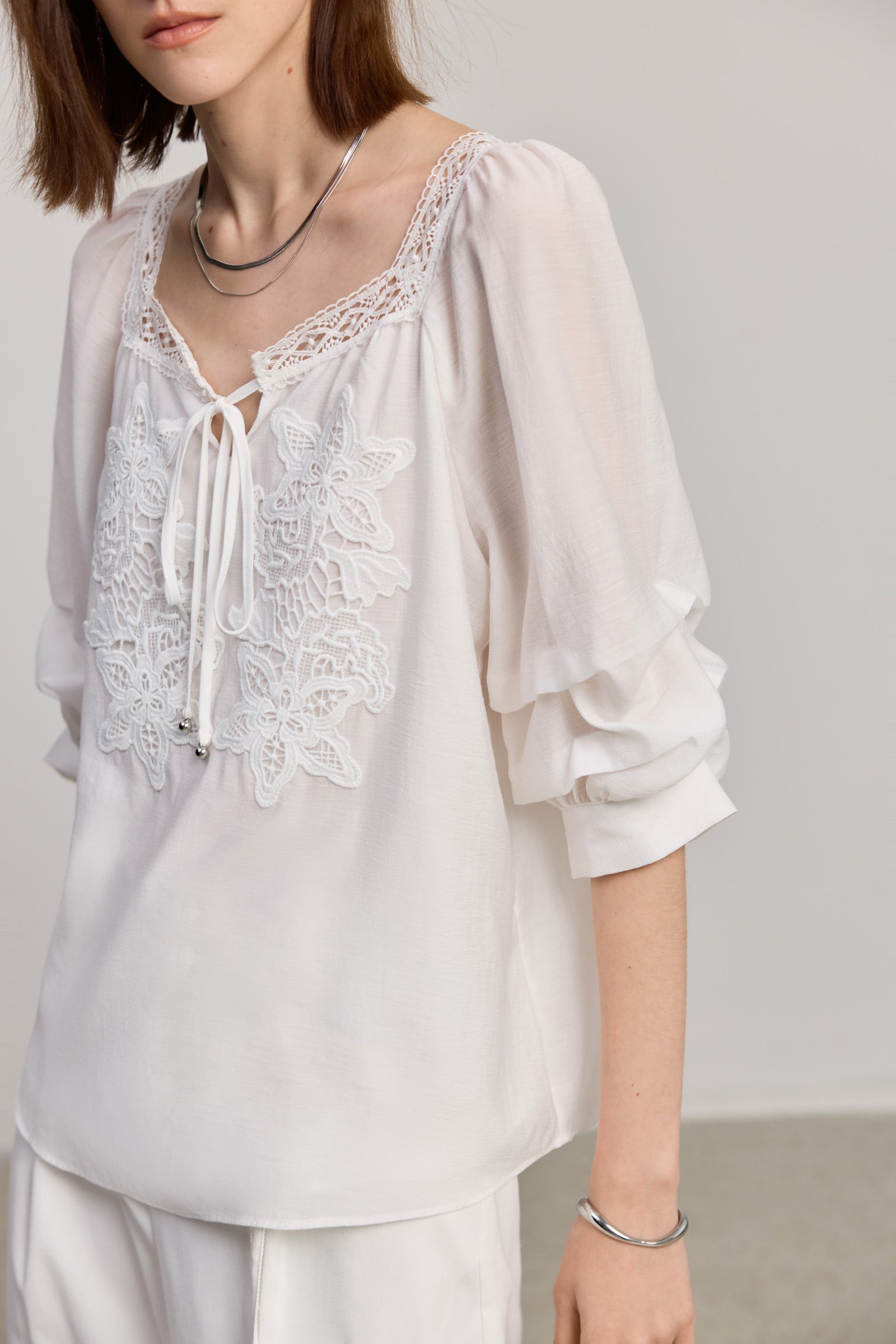 #color_Off White
