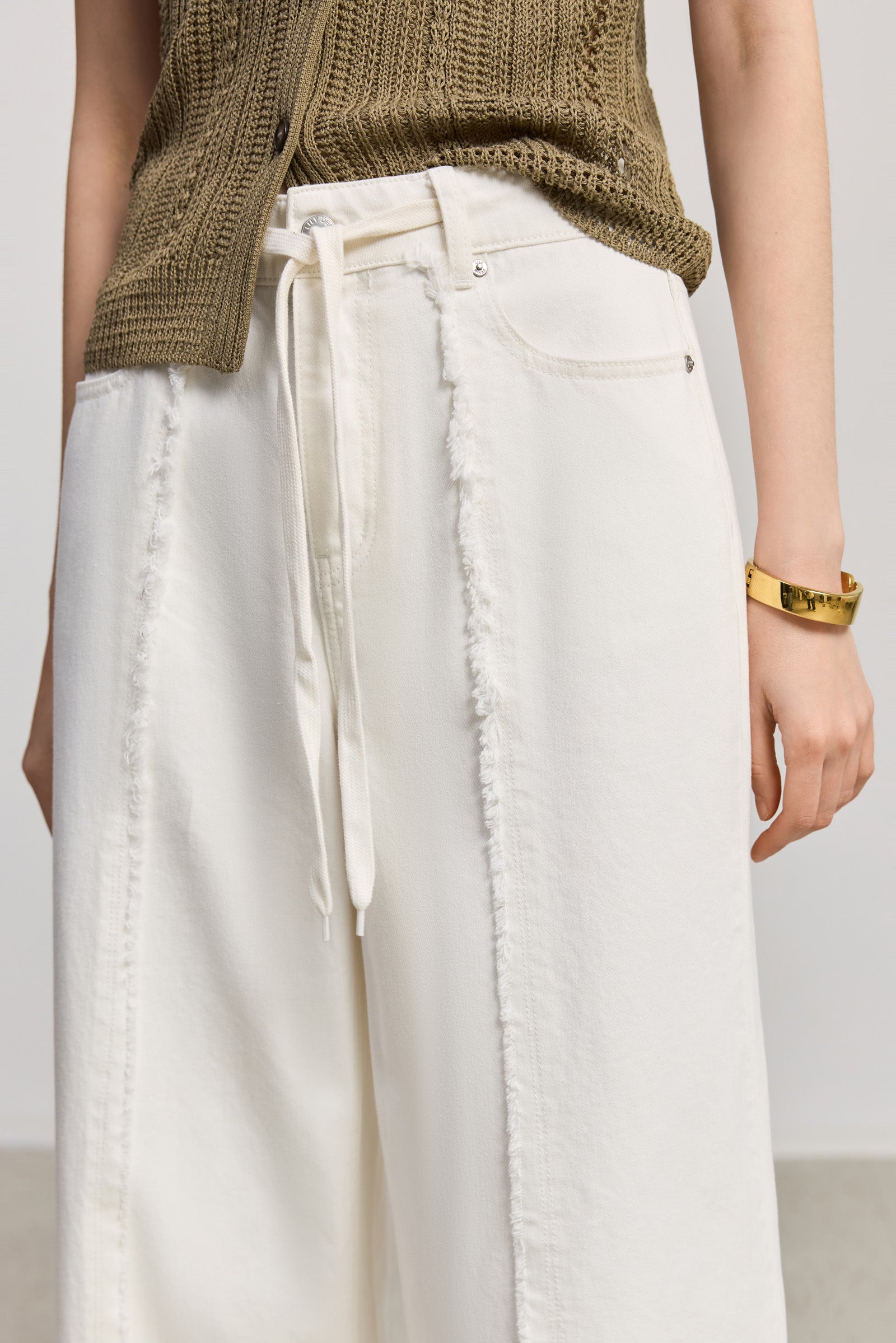 #color_Off White