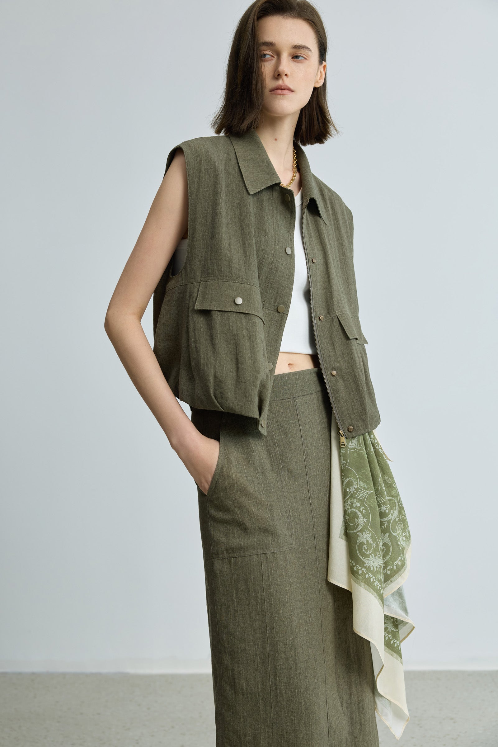 #color_Grayish Green