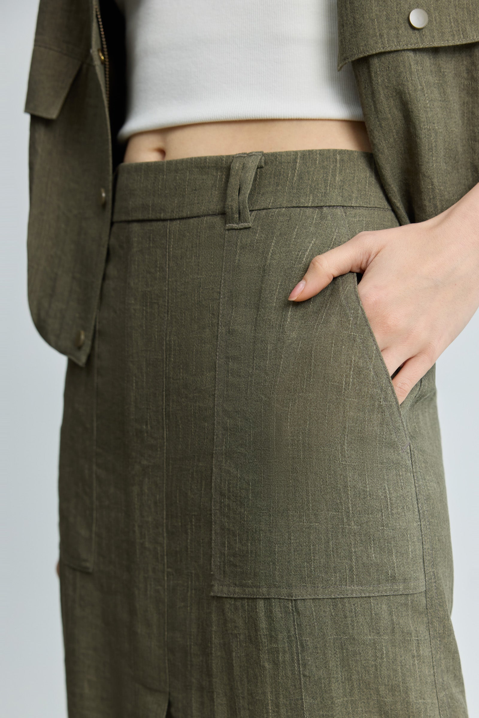 #color_Grayish Green