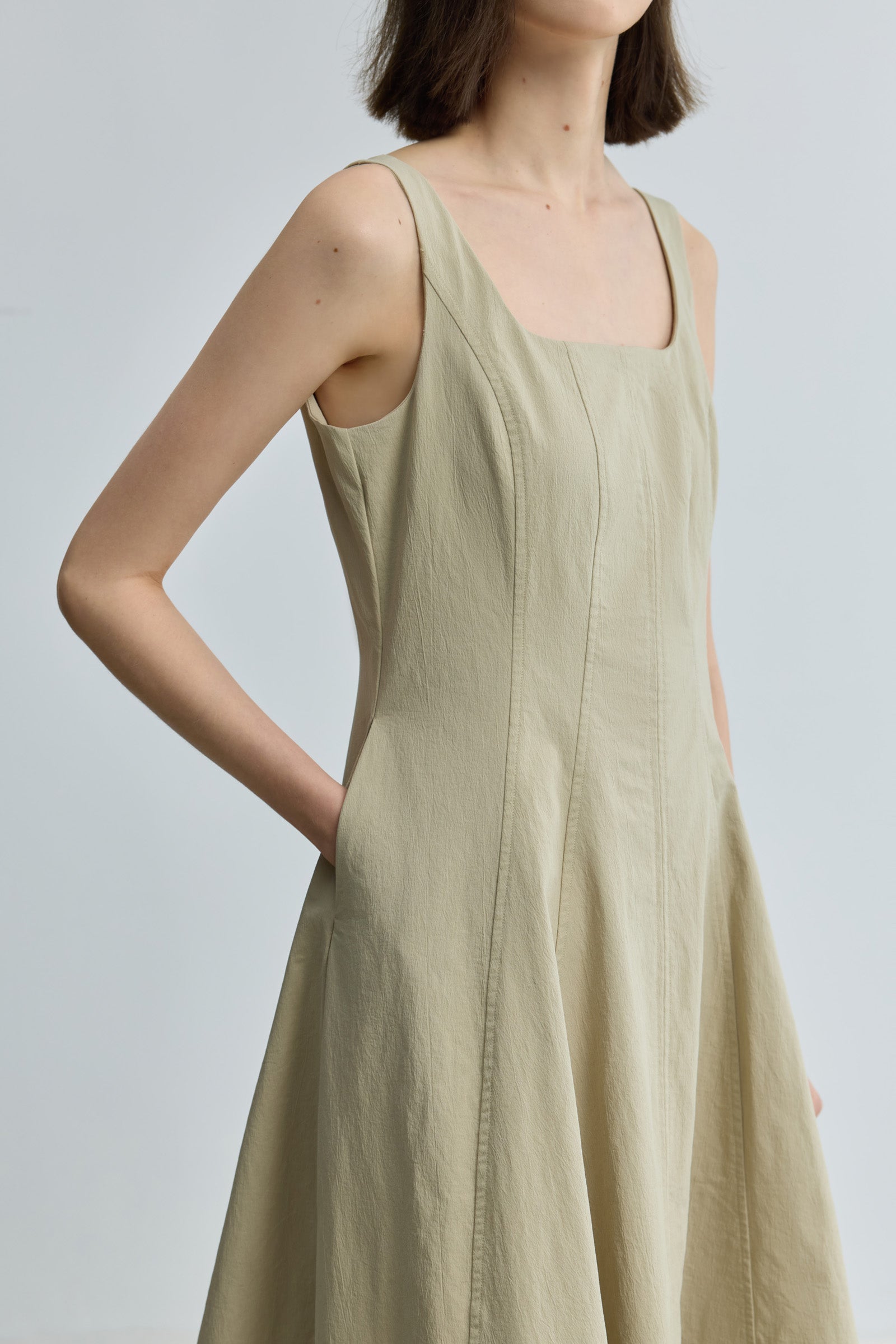 #color_Grayish Green