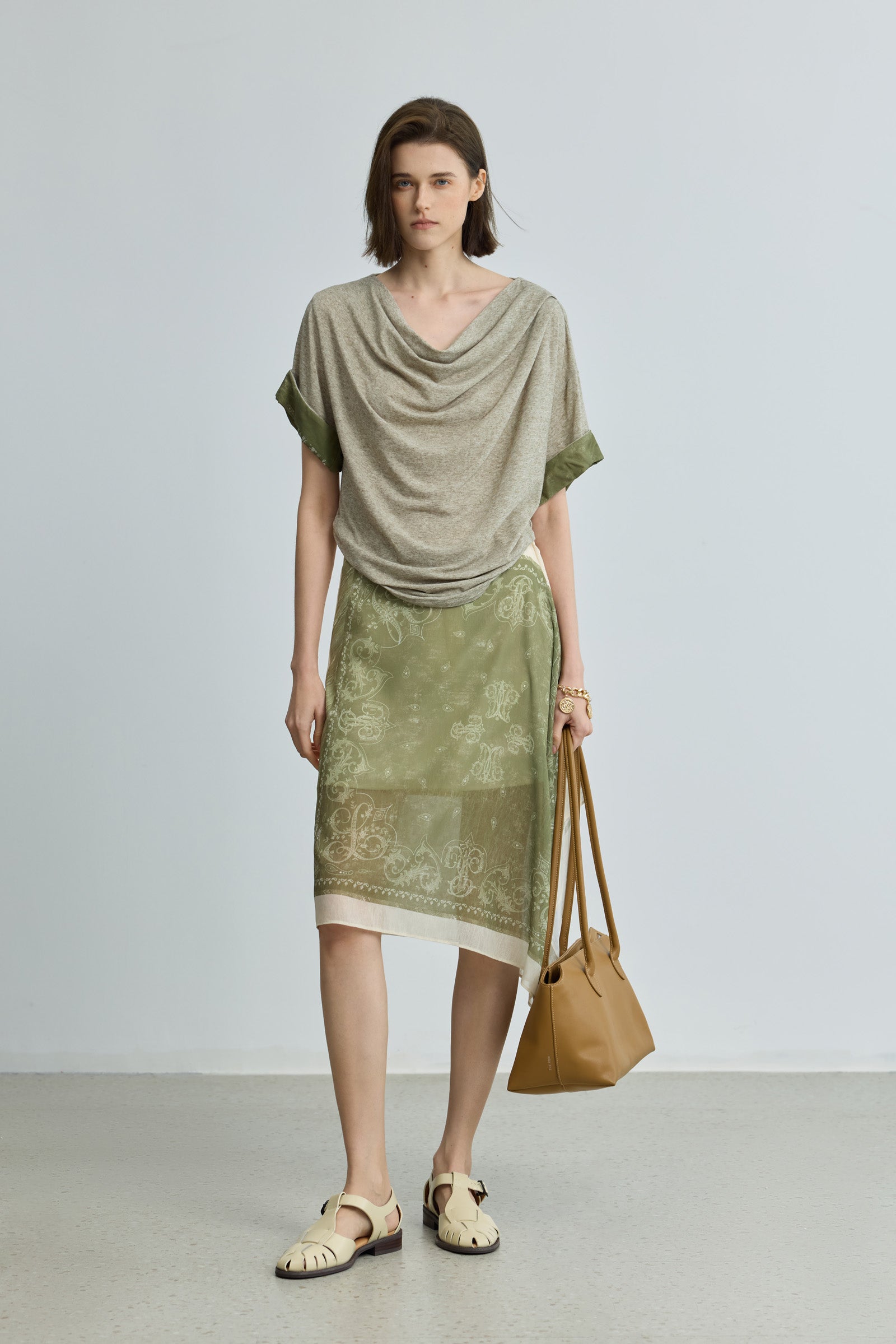 #color_Grayish Green