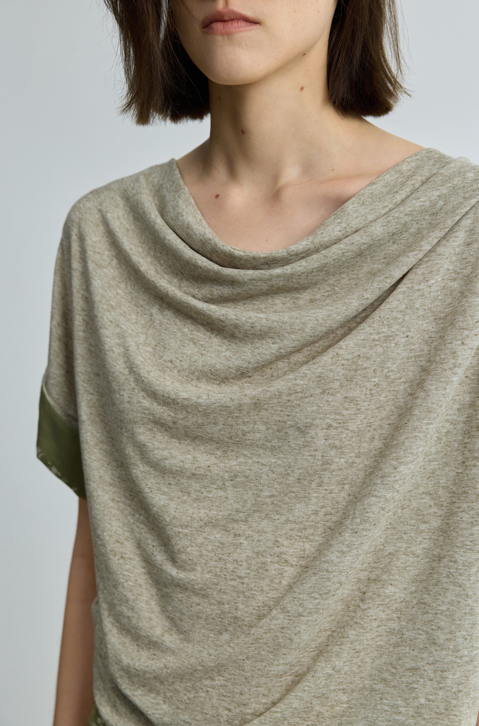#color_Grayish Green