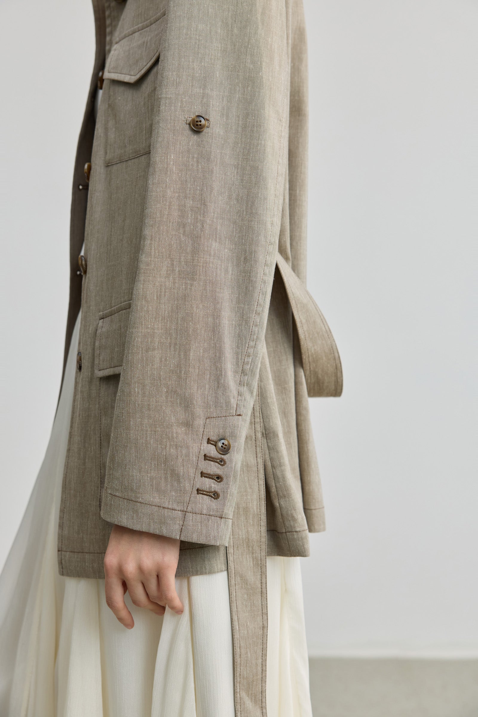 #color_Taupe