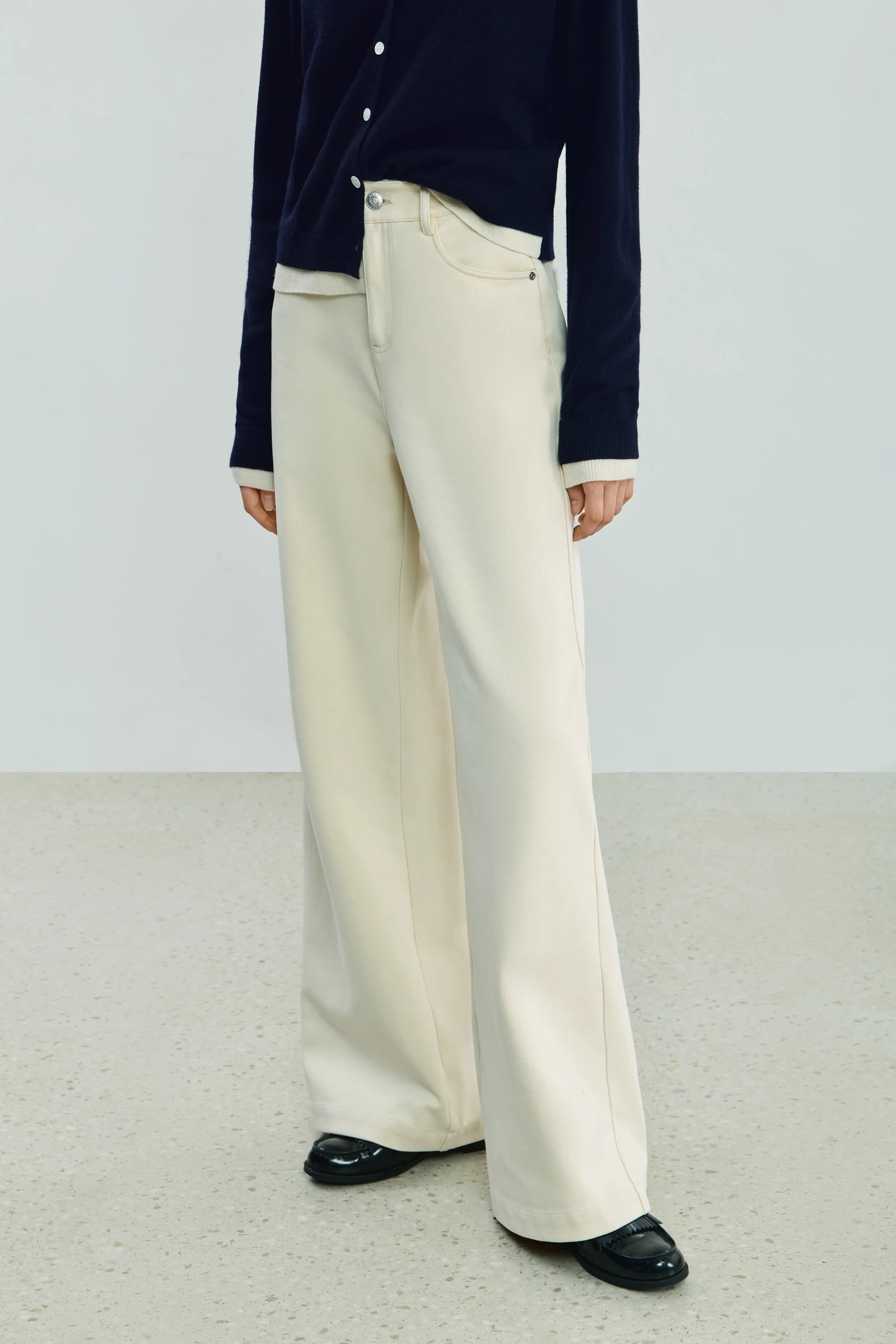 #color_Off White