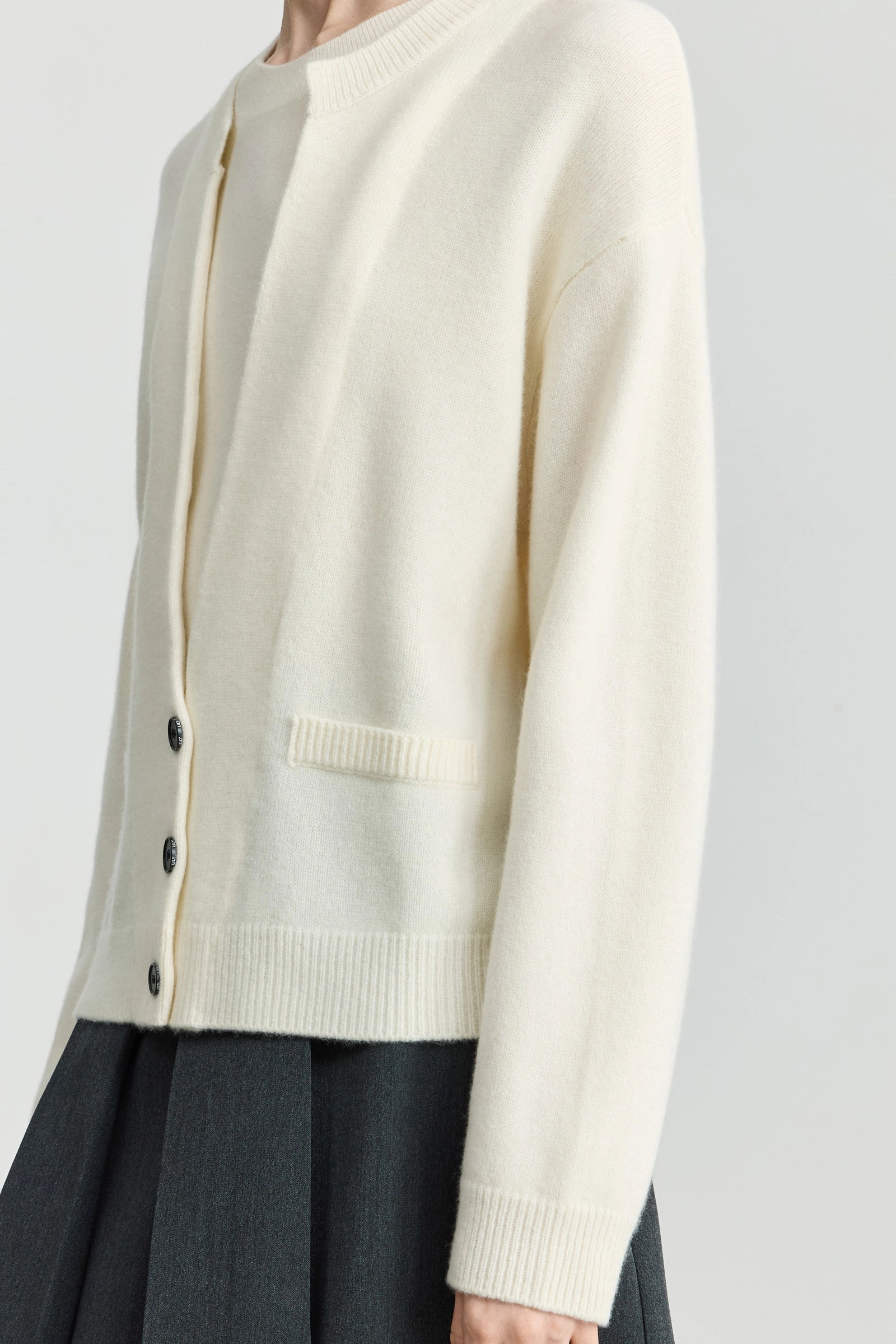 #color_Off White