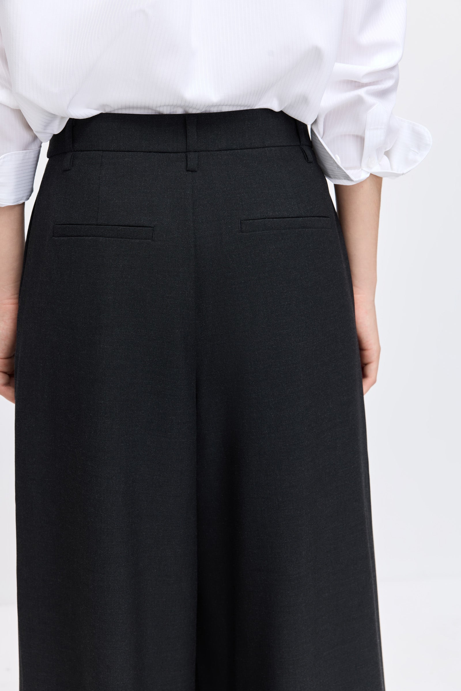 #color_Dark Charcoal Gray