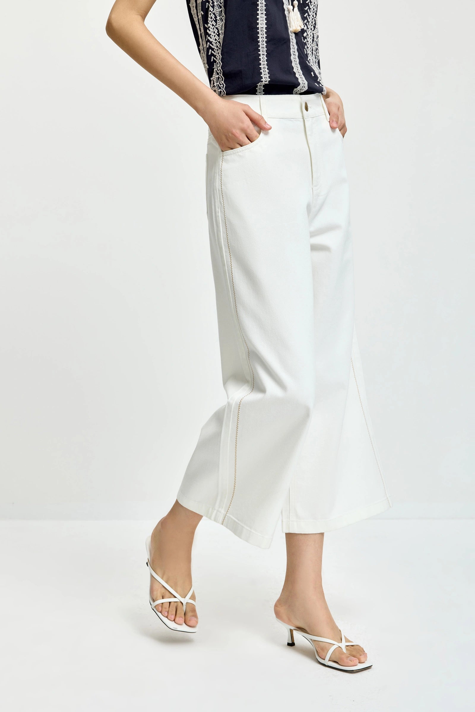 #color_Off White