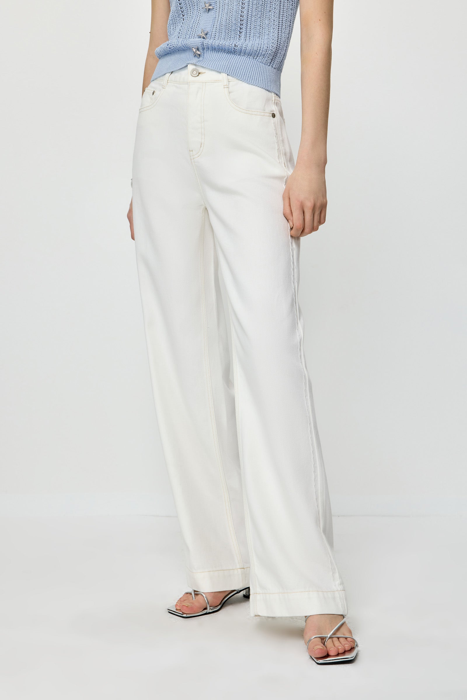 #color_White