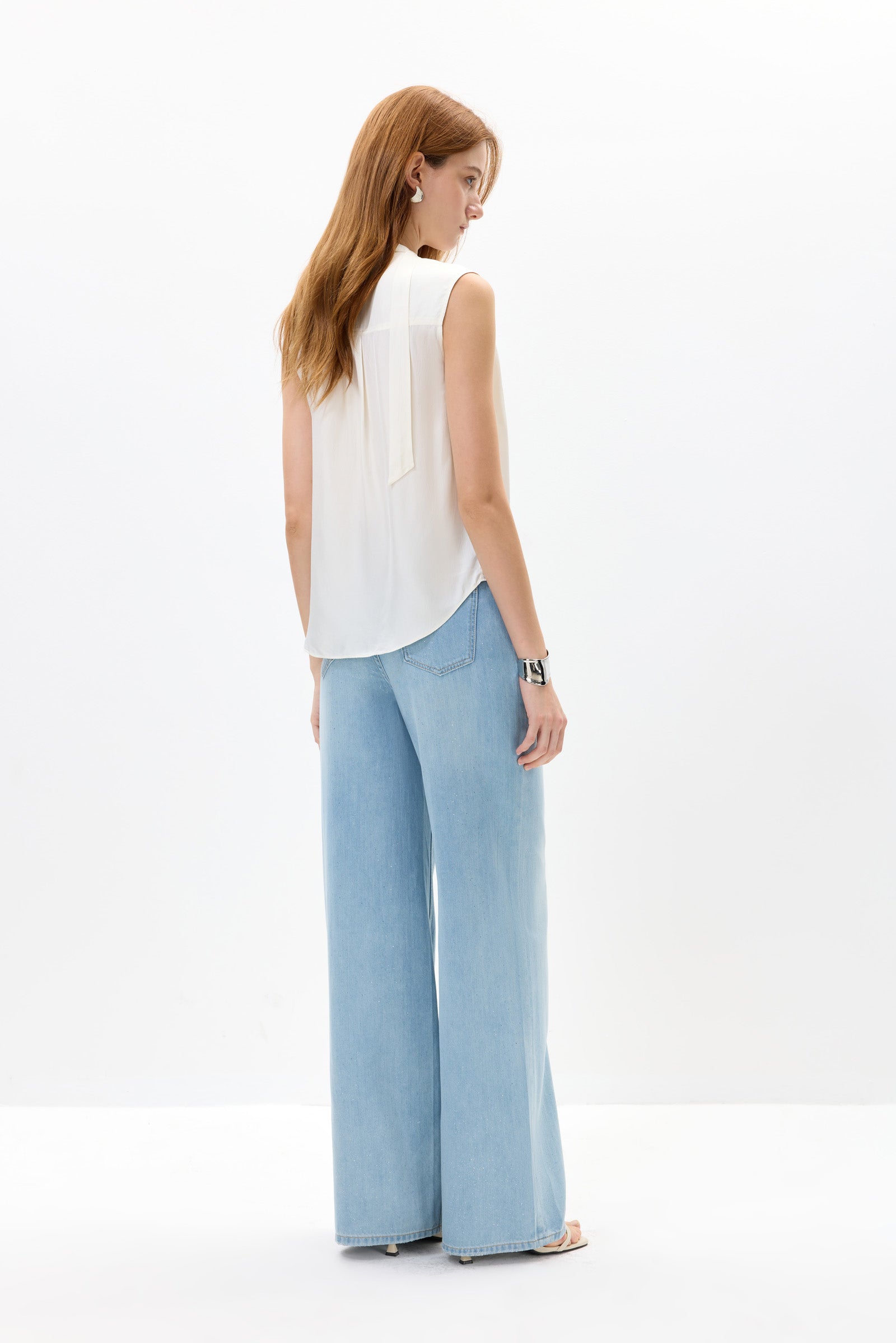 #color_Off White