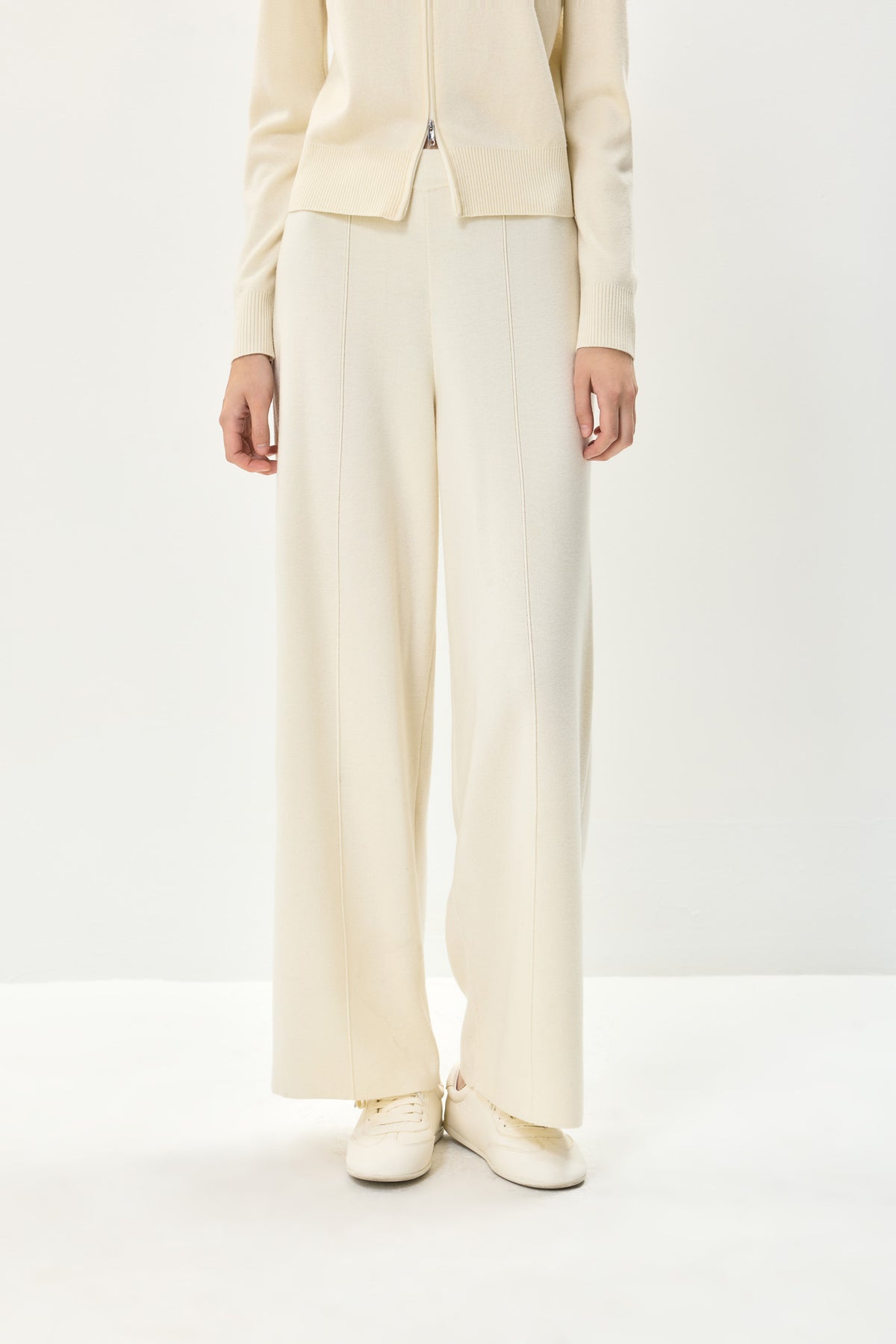 #color_Off White