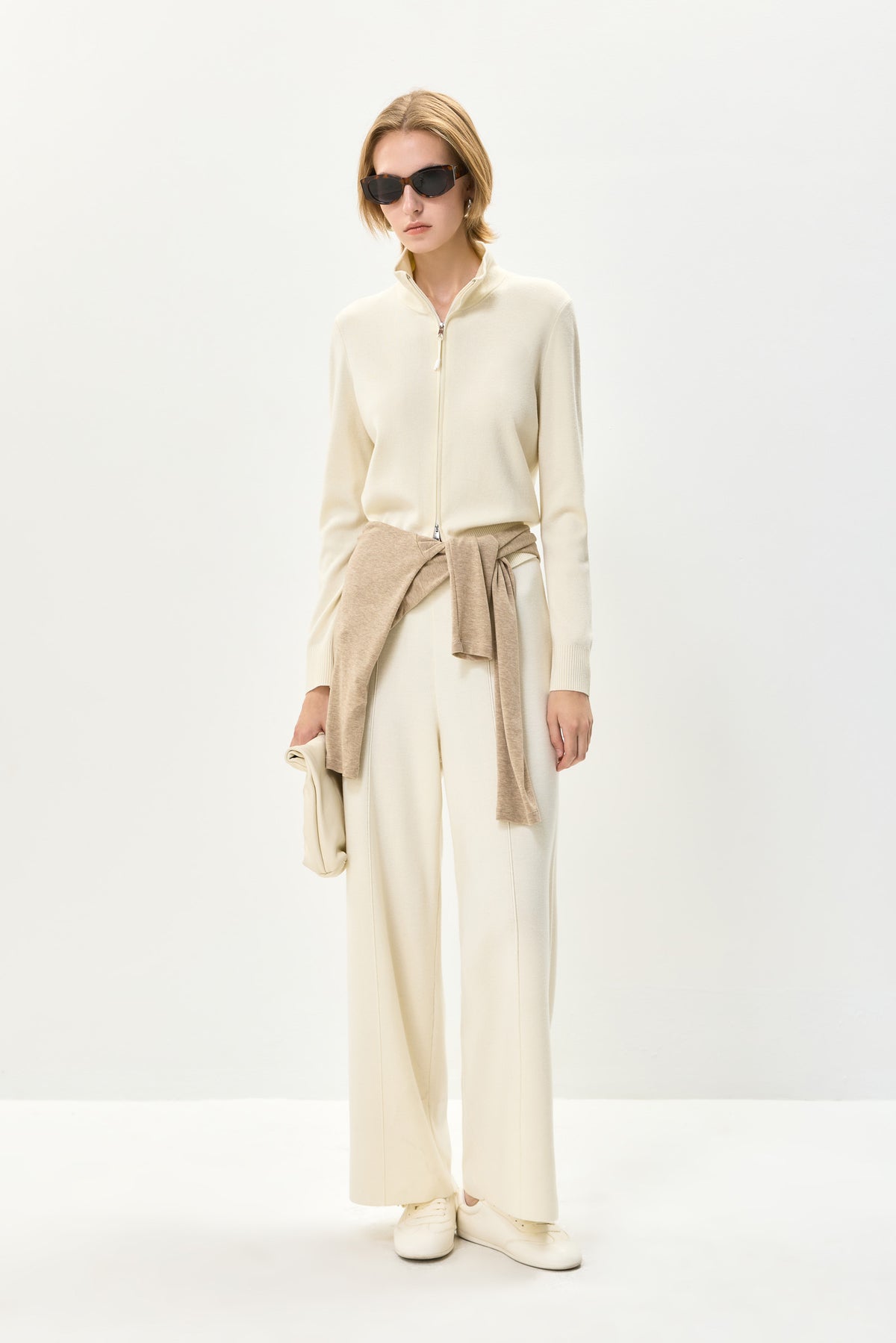 #color_Off White