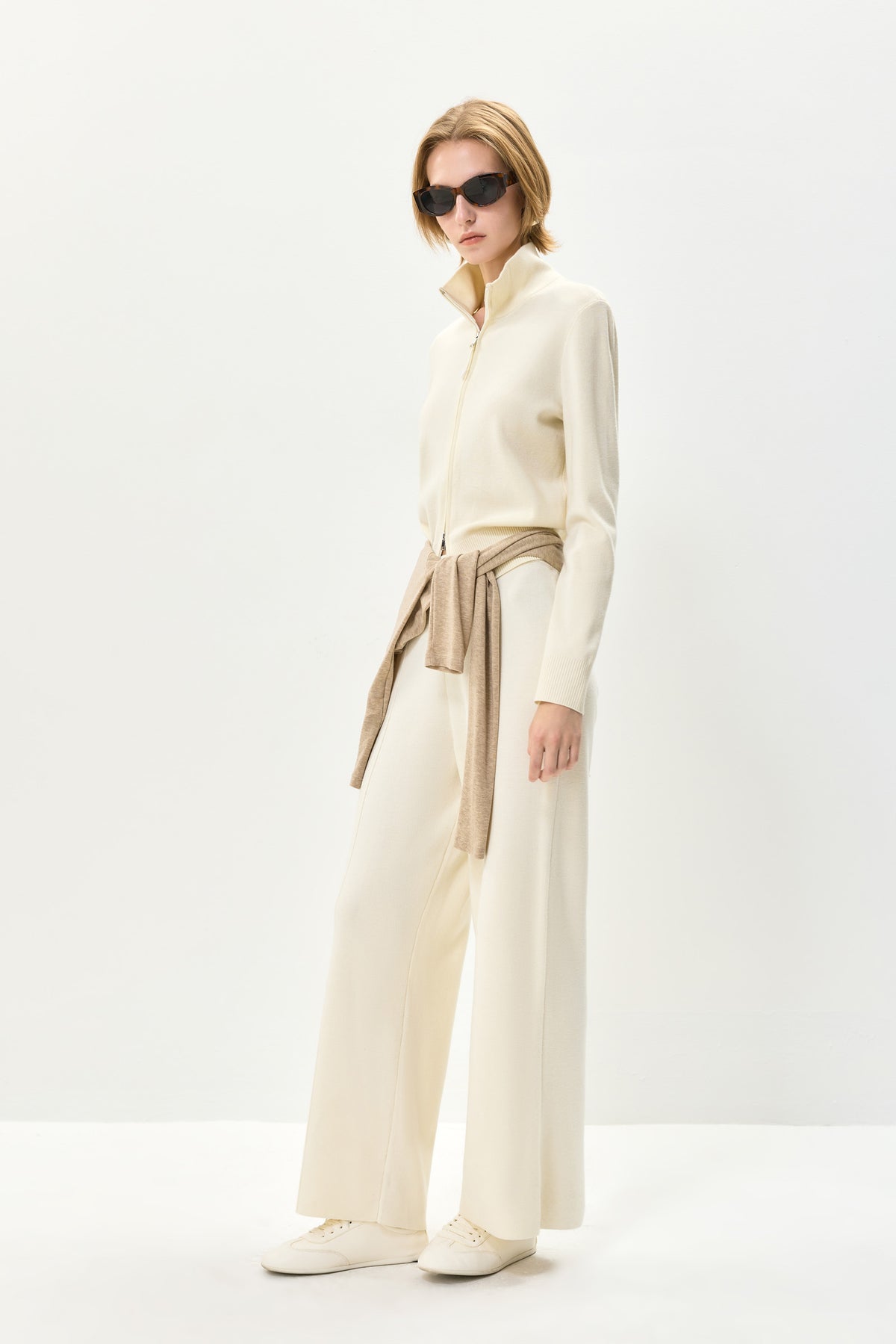 #color_Off White
