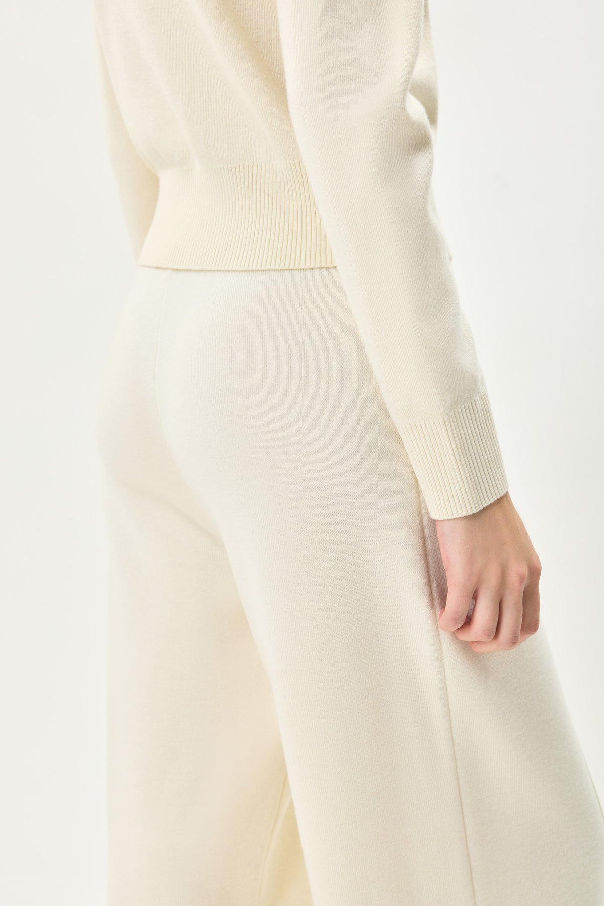 #color_Off White