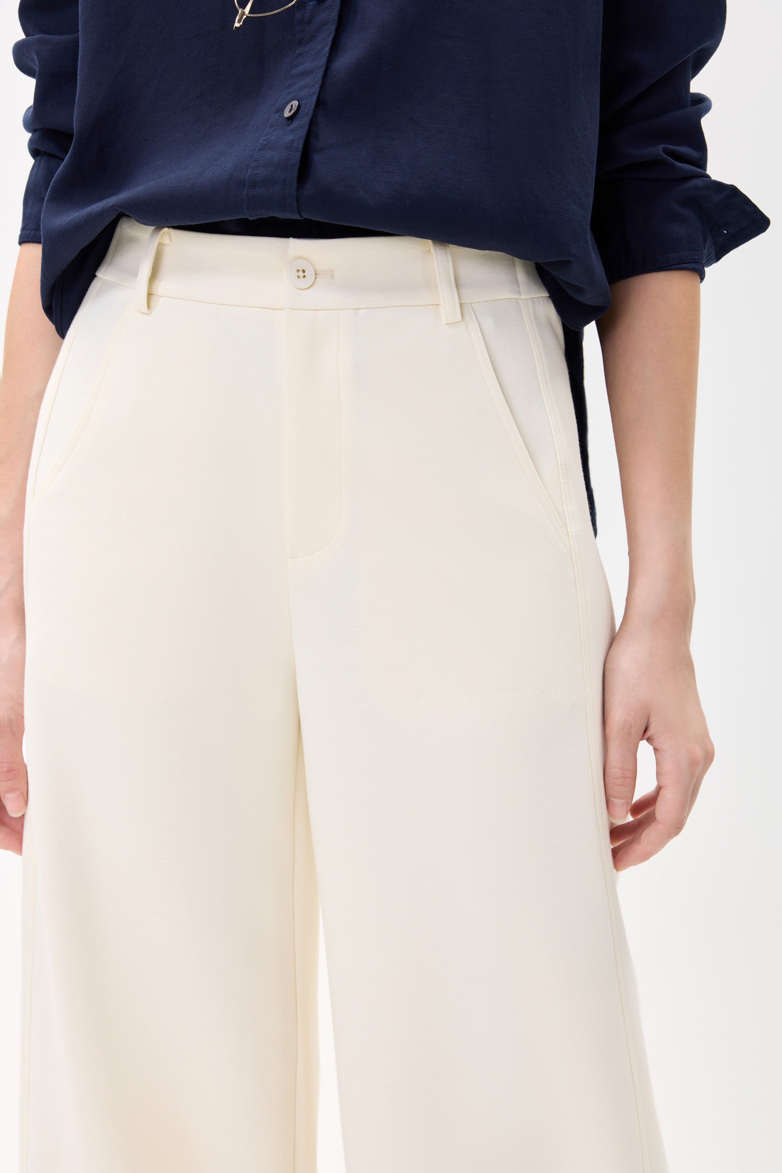 #color_Off White