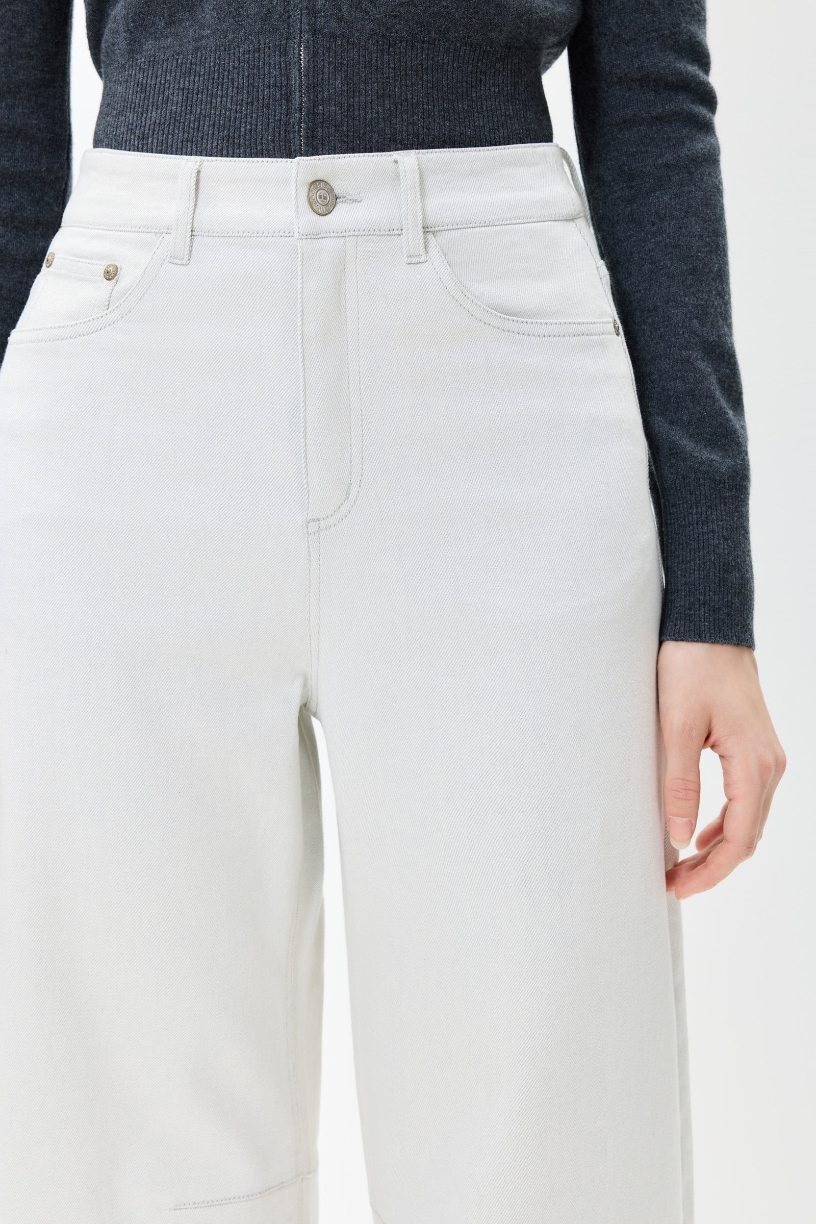 #color_Off White