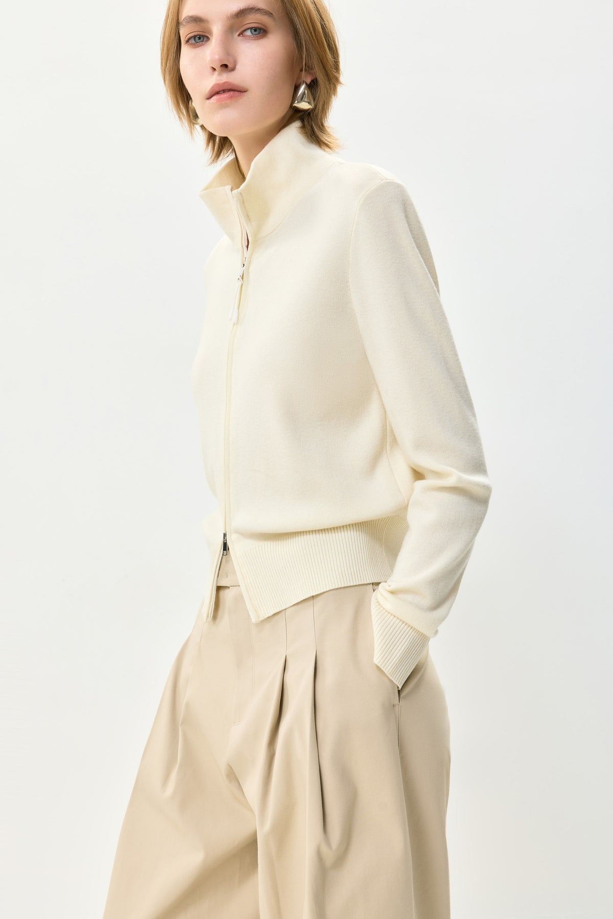 #color_Off White
