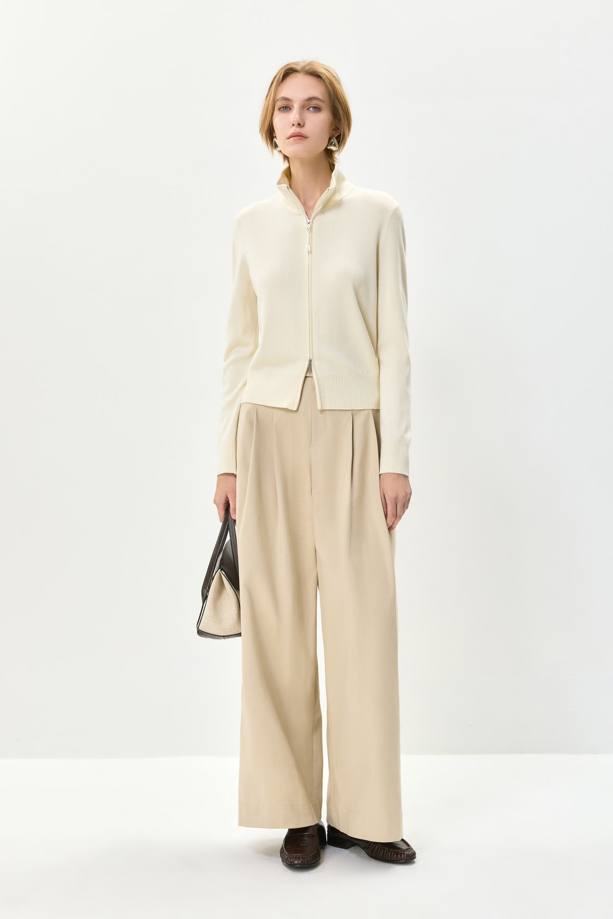 #color_Off White