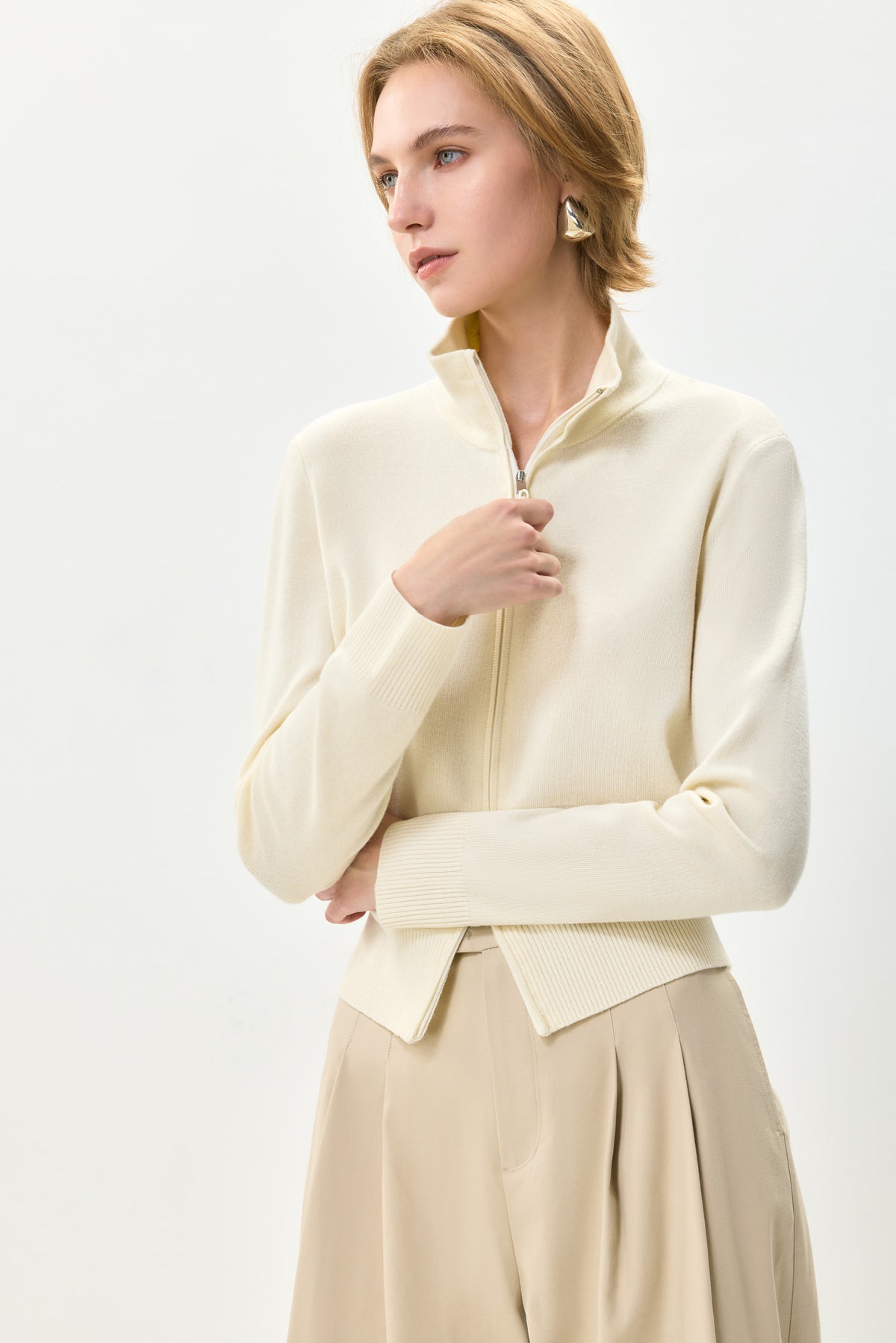#color_Off White