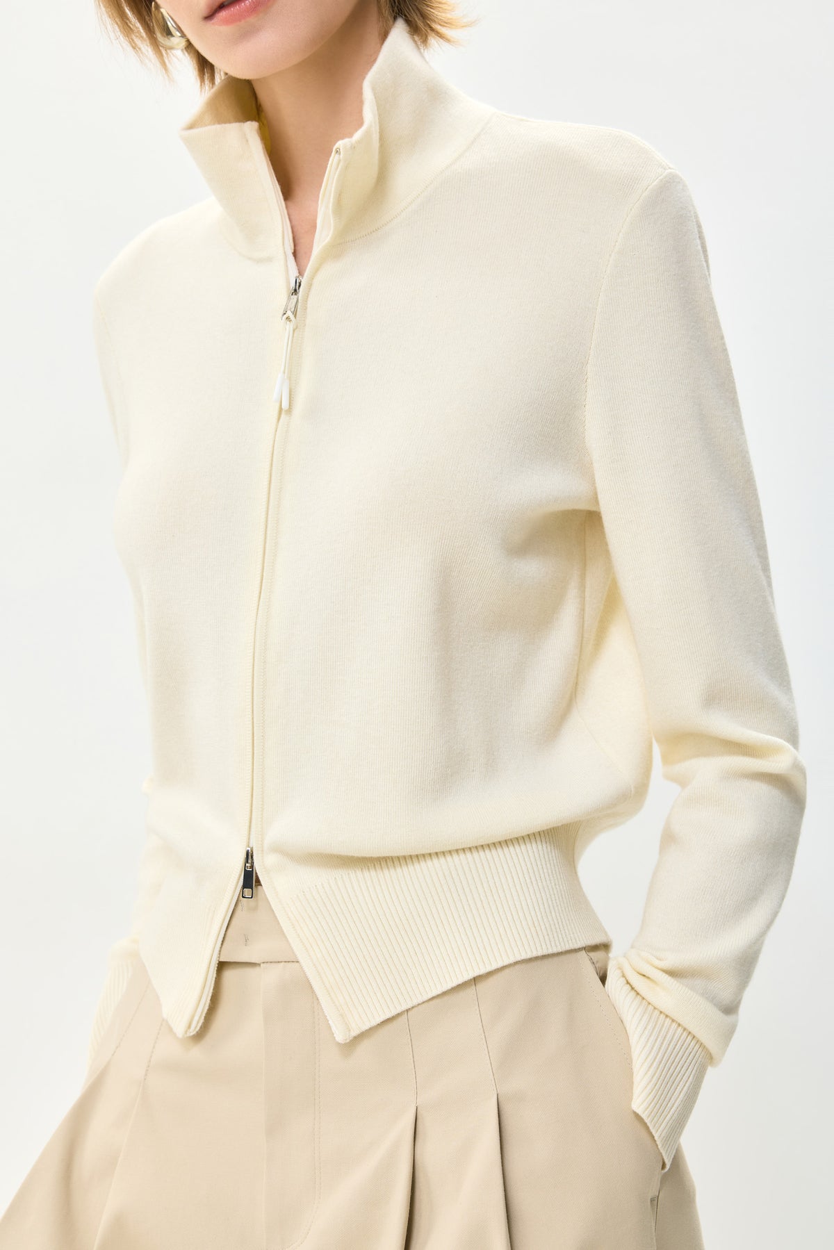 #color_Off White