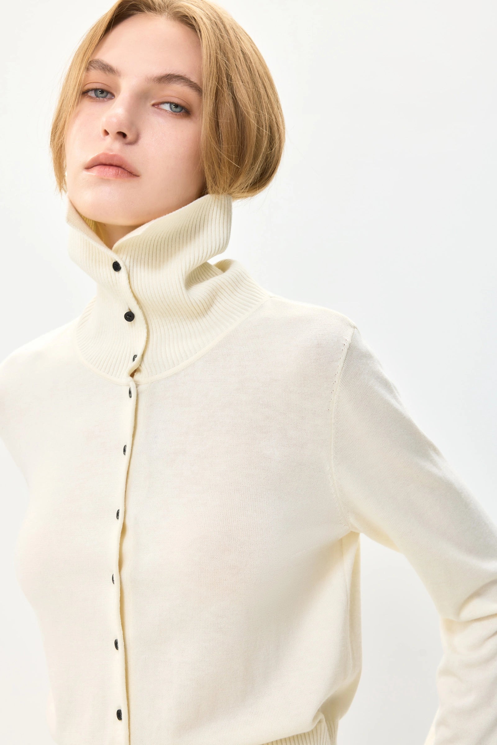 #color_Off White