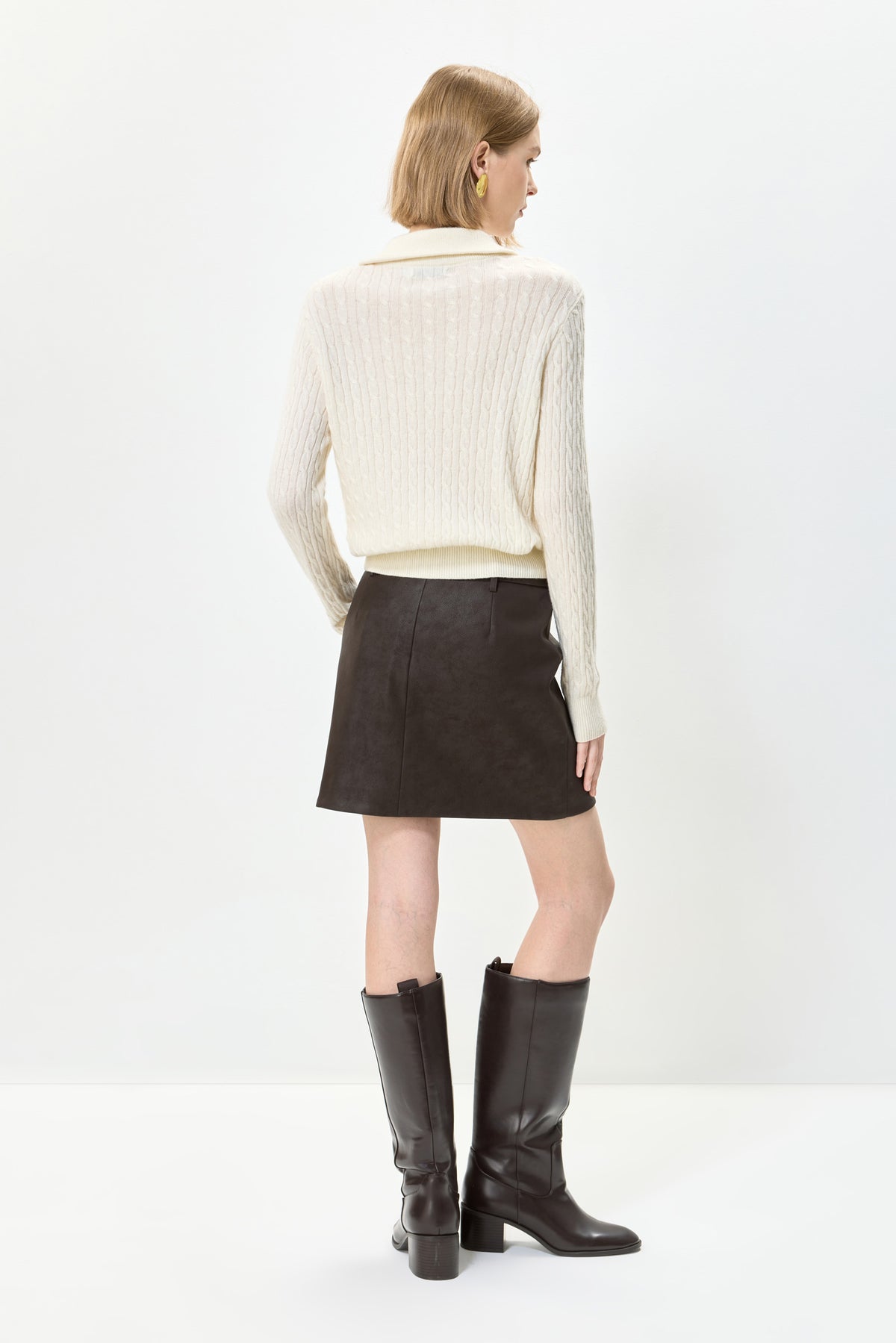 #color_Off White