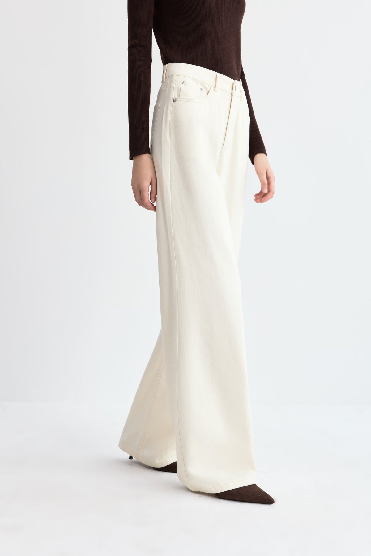 #color_Off White