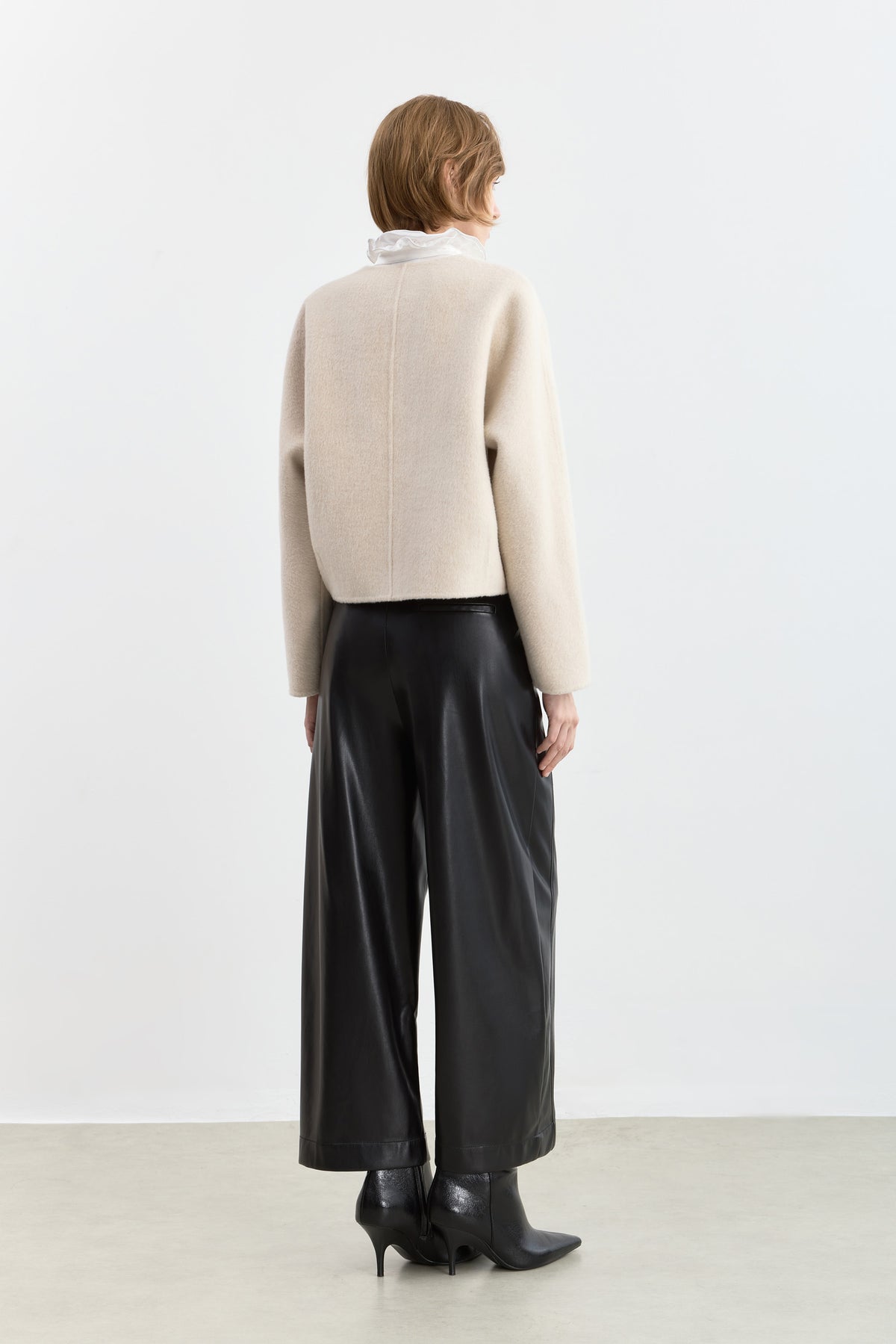 #color_Off White