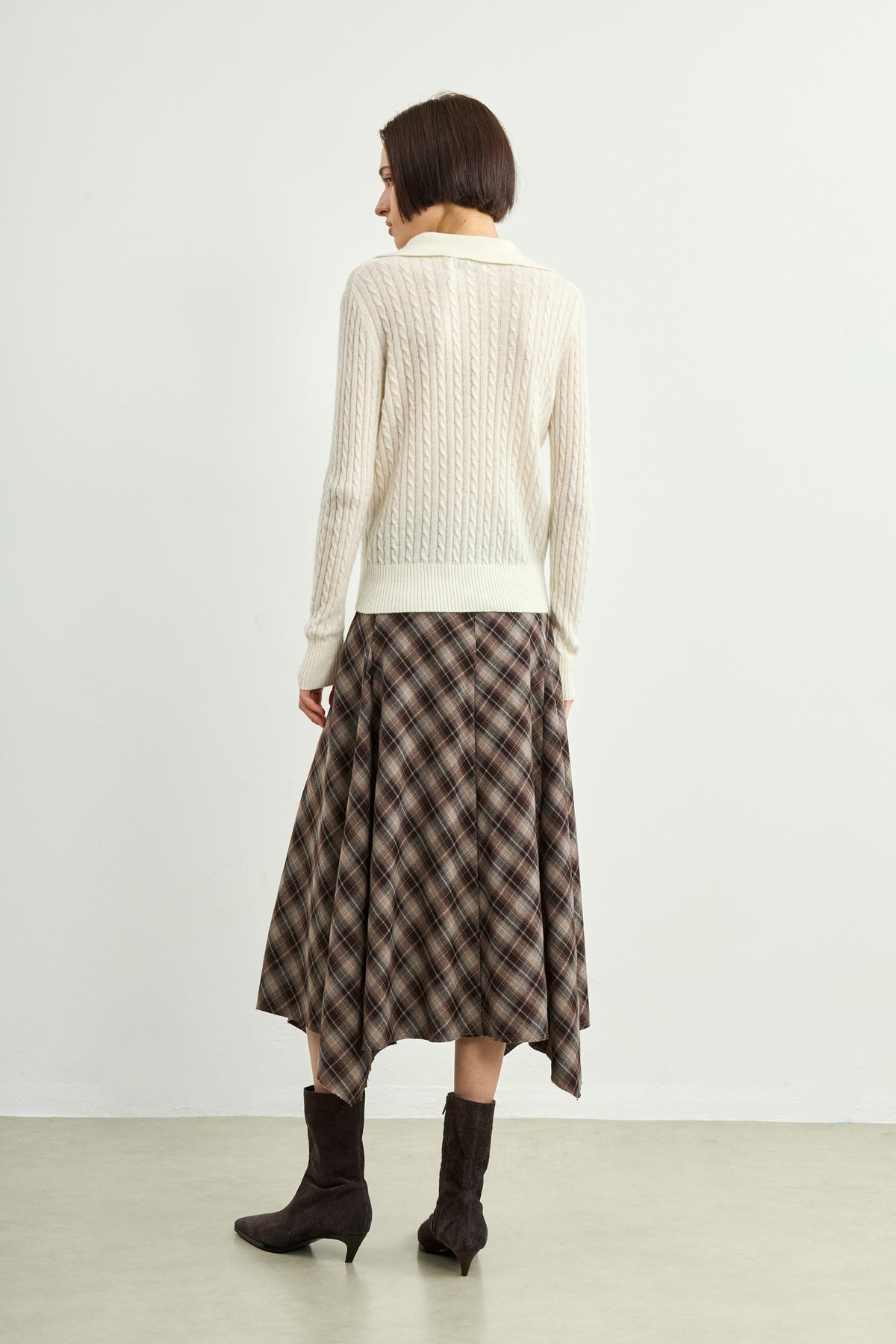 #color_Off White