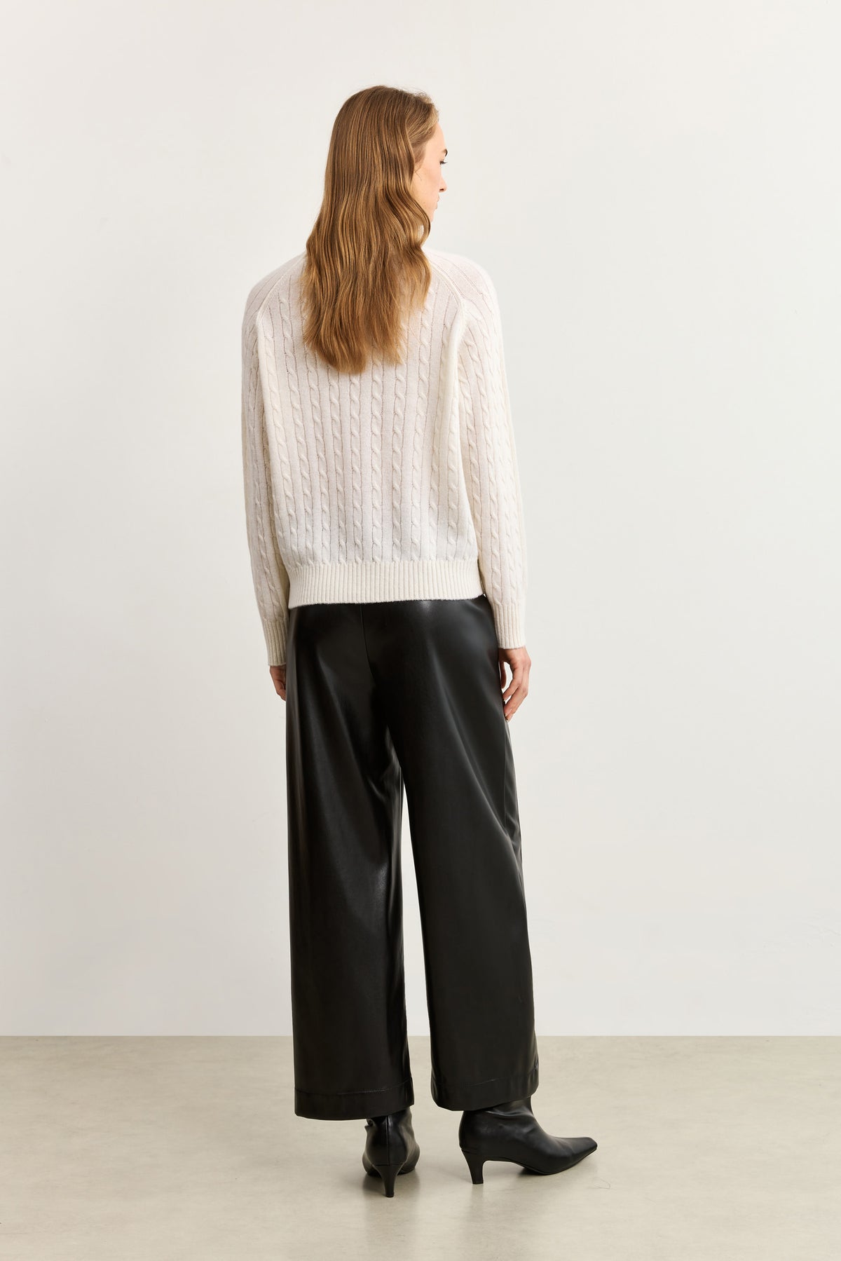 #color_Off White