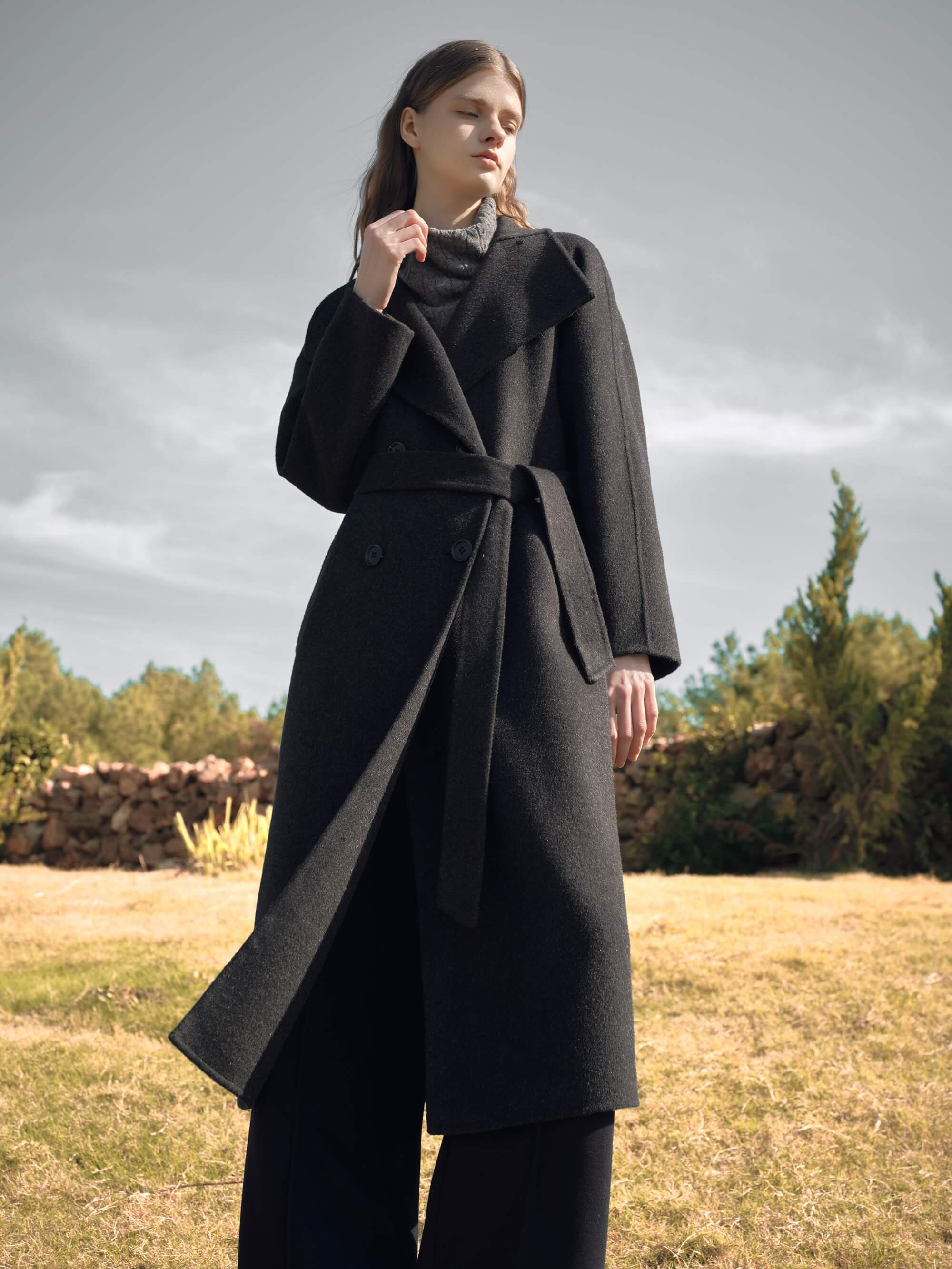 LILY: あらゆる瞬間を彩るエレガントな装い – LILY Official Store